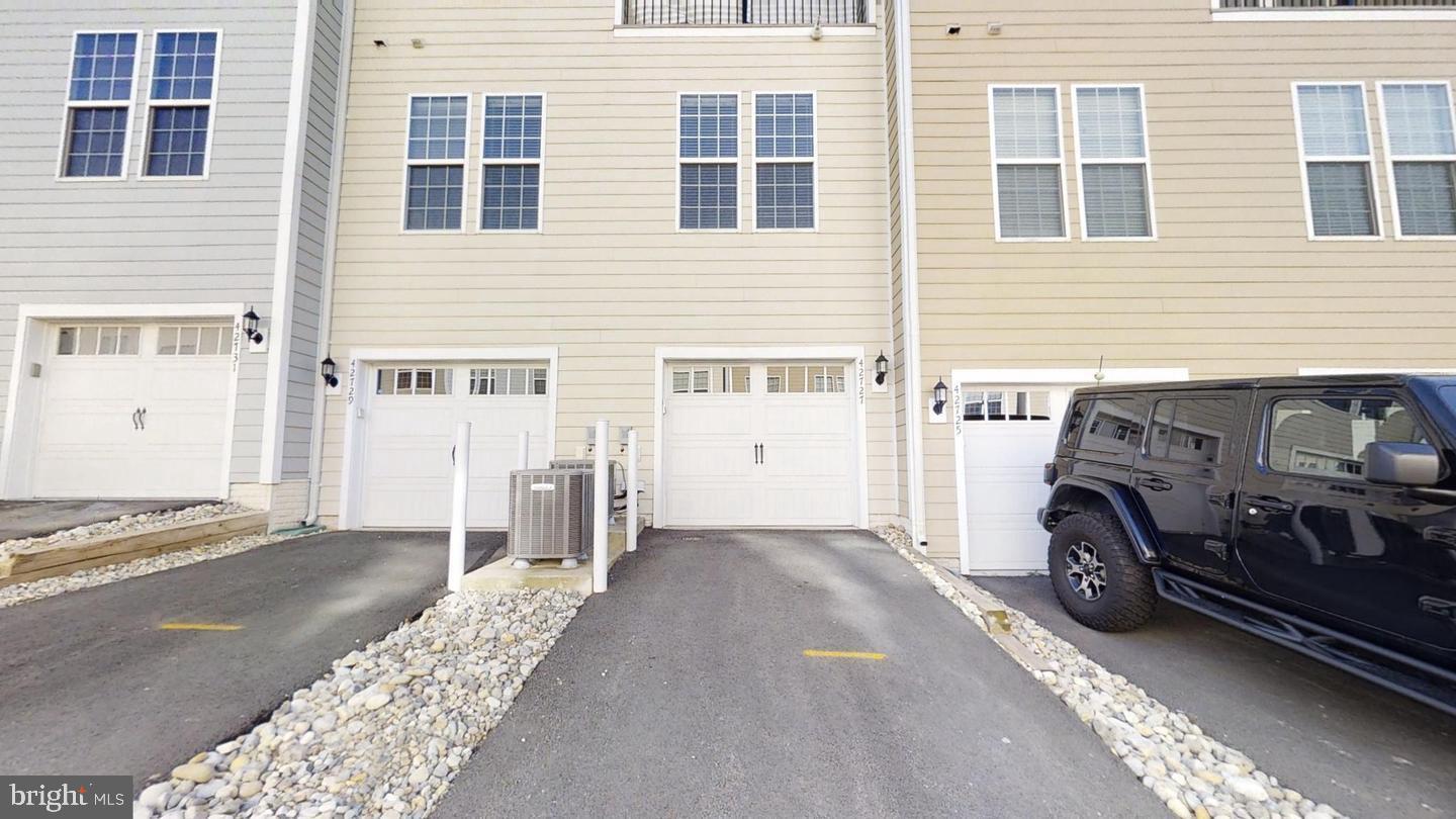 GOOSE CREEK VILLAGE - Residential Lease