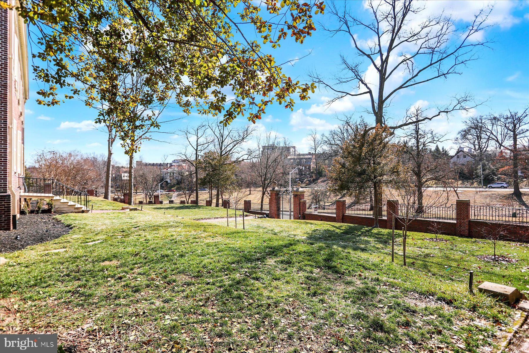 ROLAND PARK - Residential