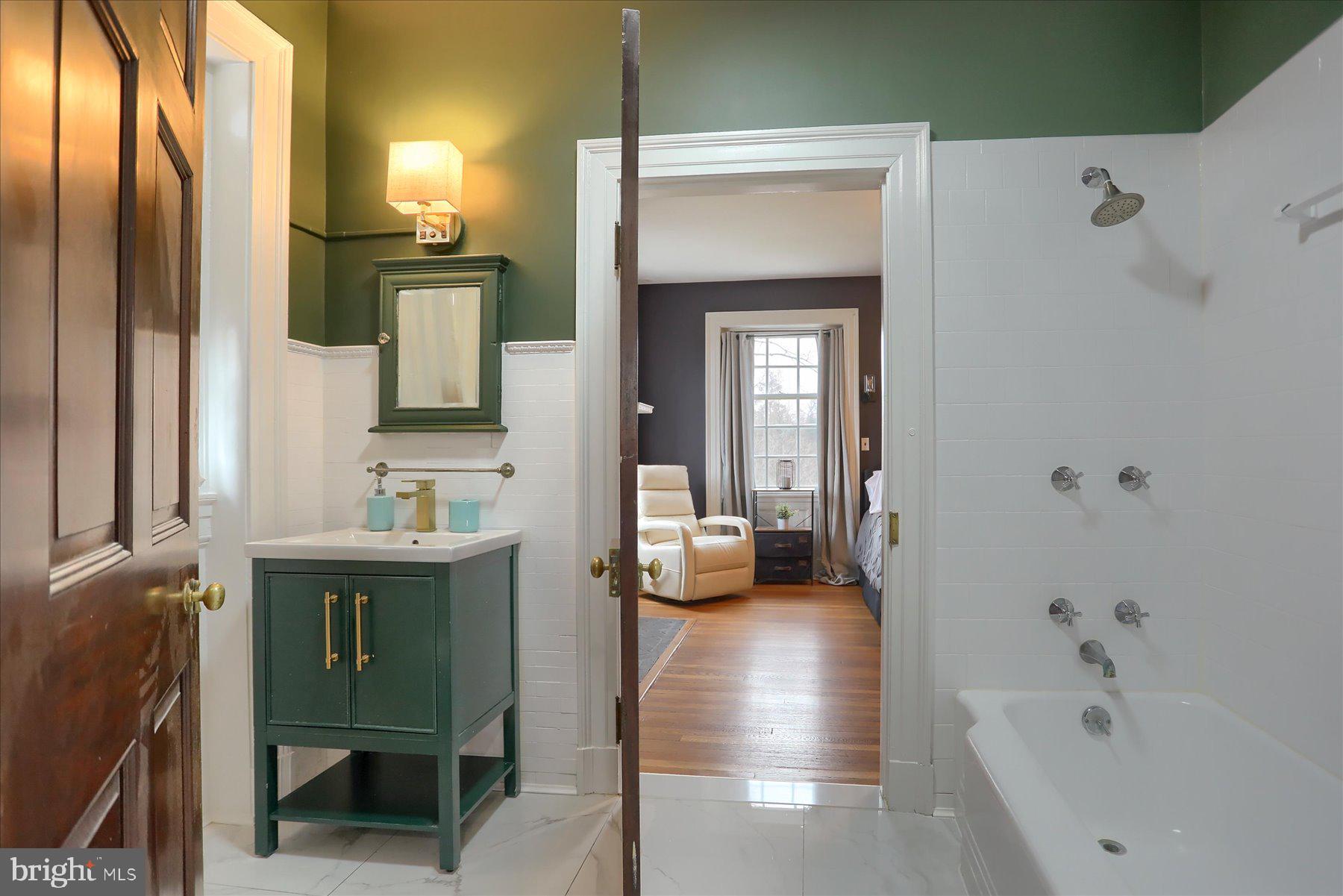 ROLAND PARK - Residential