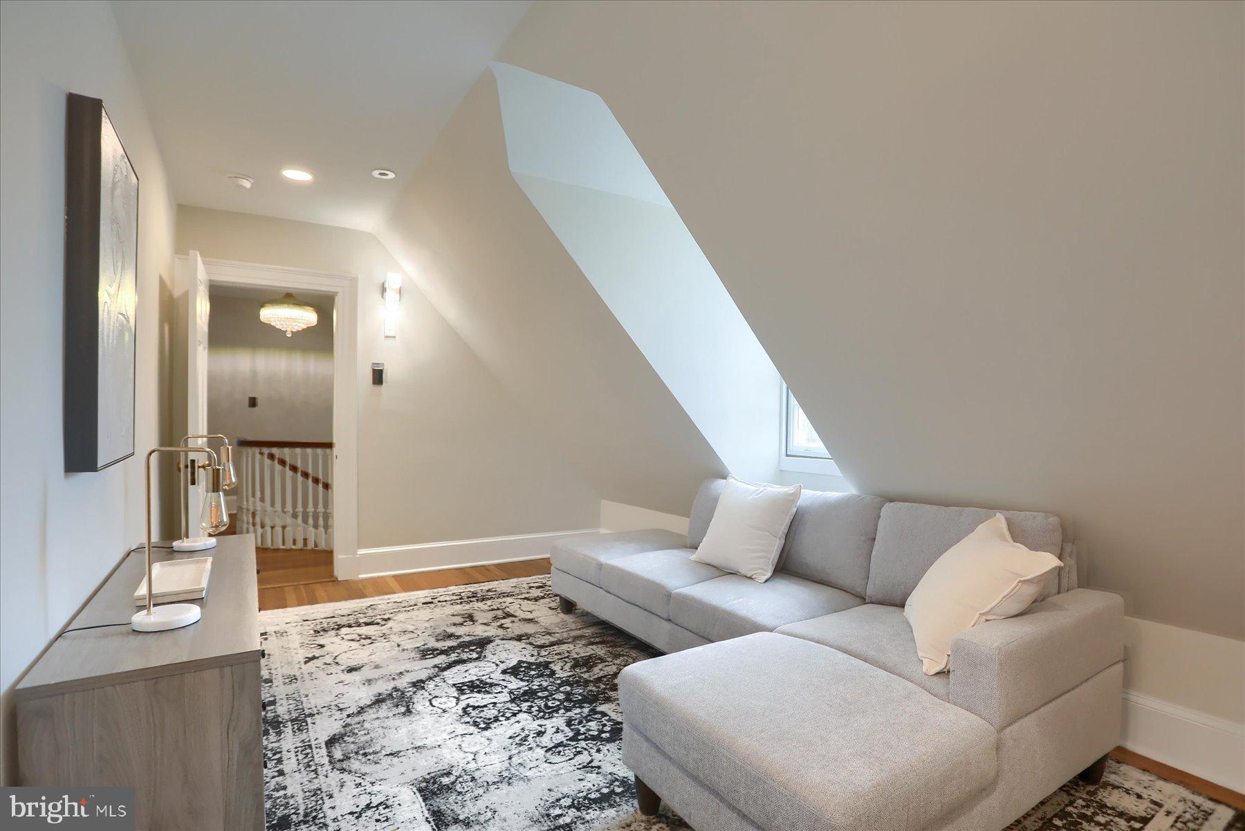 ROLAND PARK - Residential