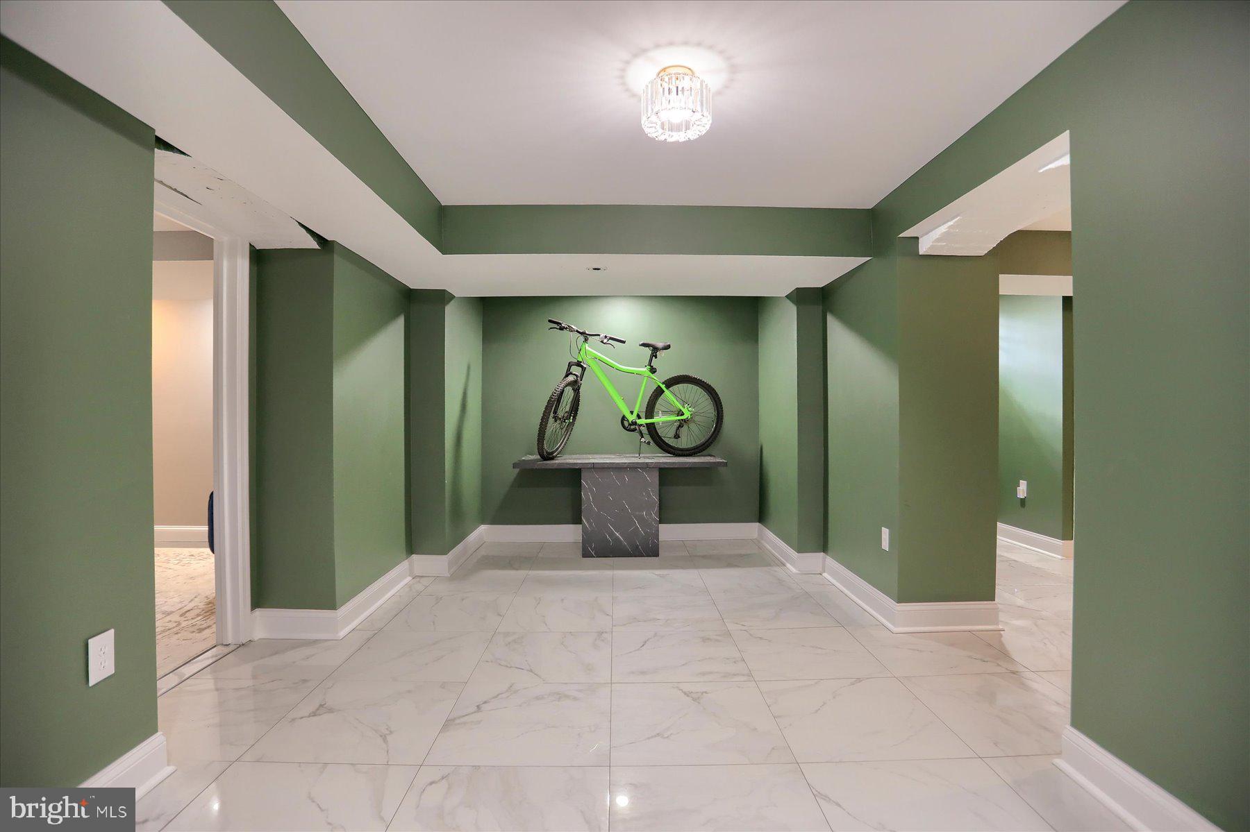 ROLAND PARK - Residential