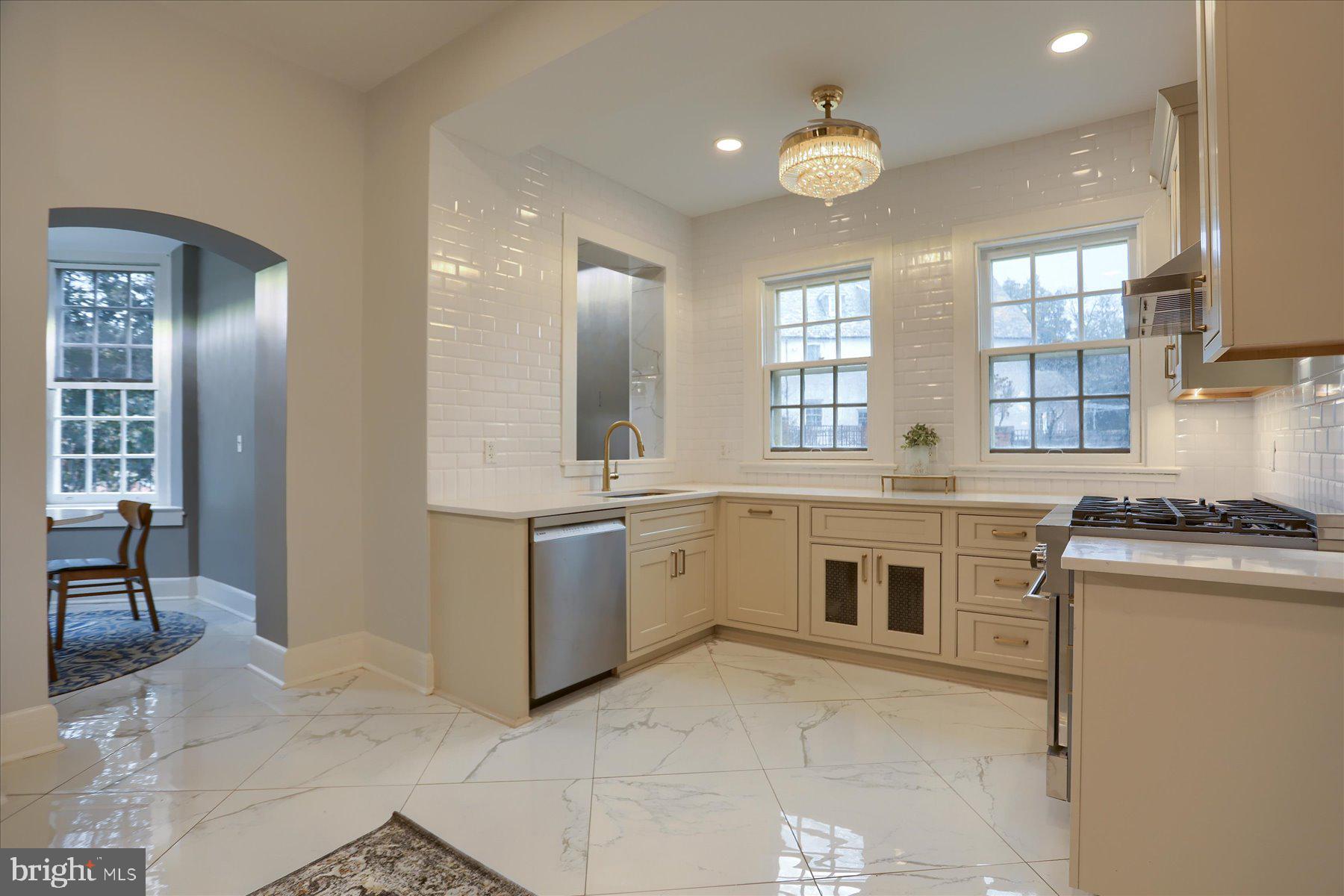 ROLAND PARK - Residential