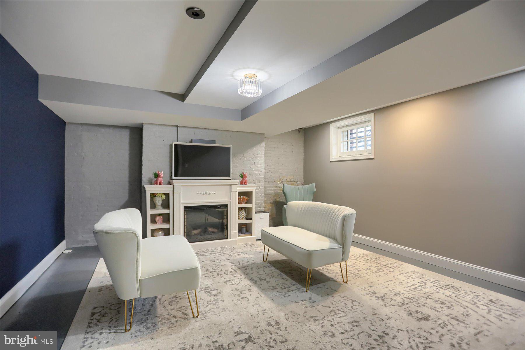 ROLAND PARK - Residential