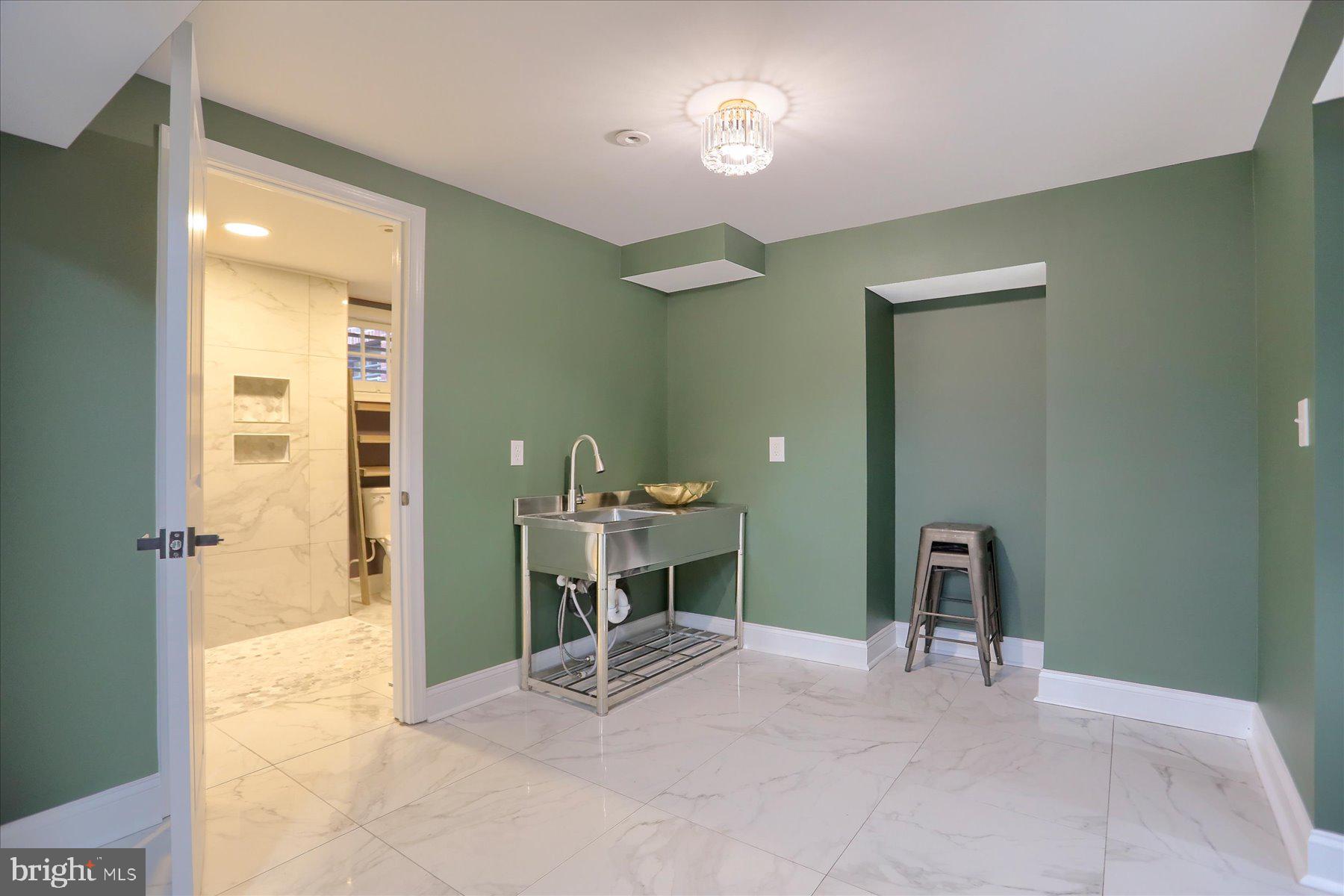 ROLAND PARK - Residential