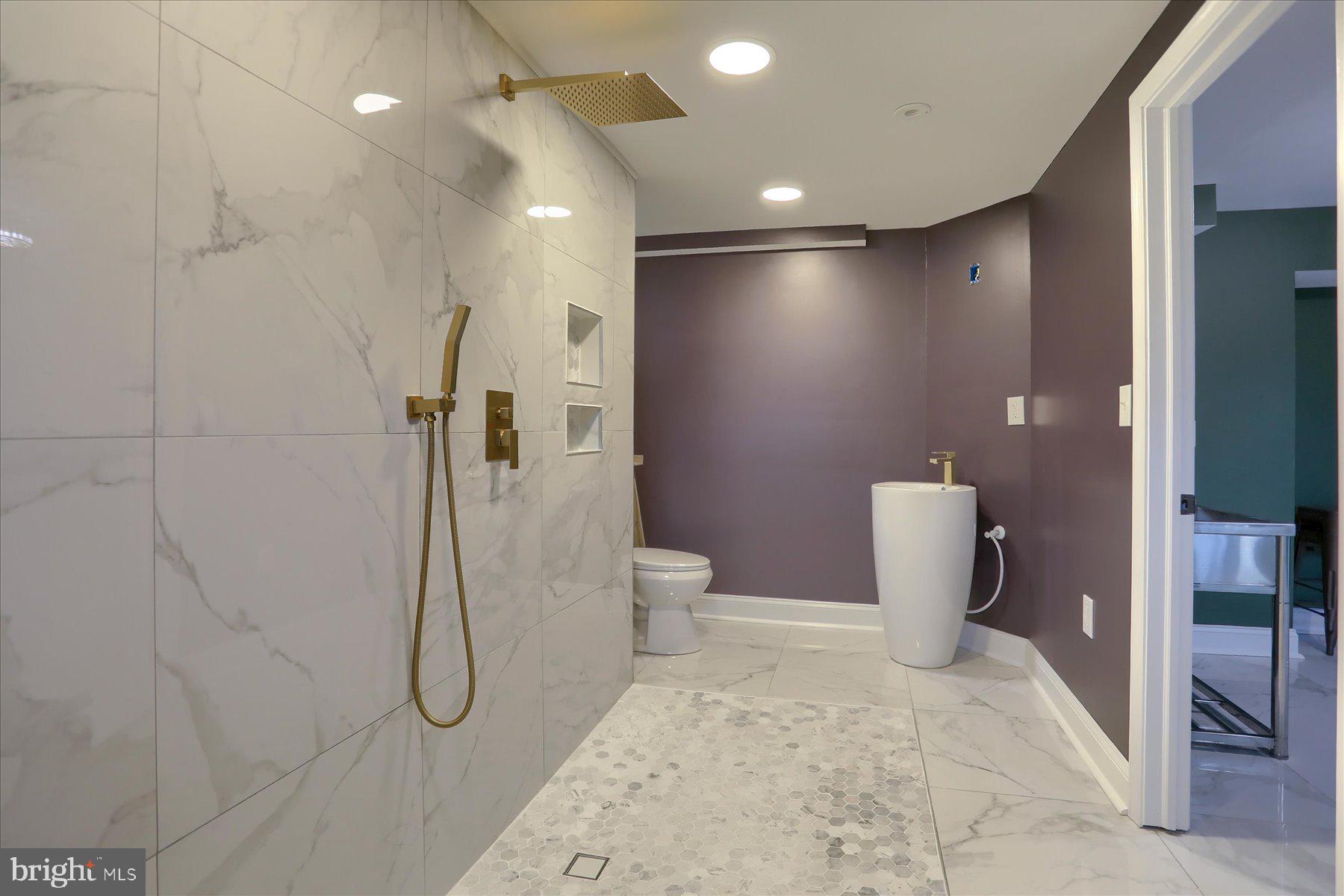 ROLAND PARK - Residential