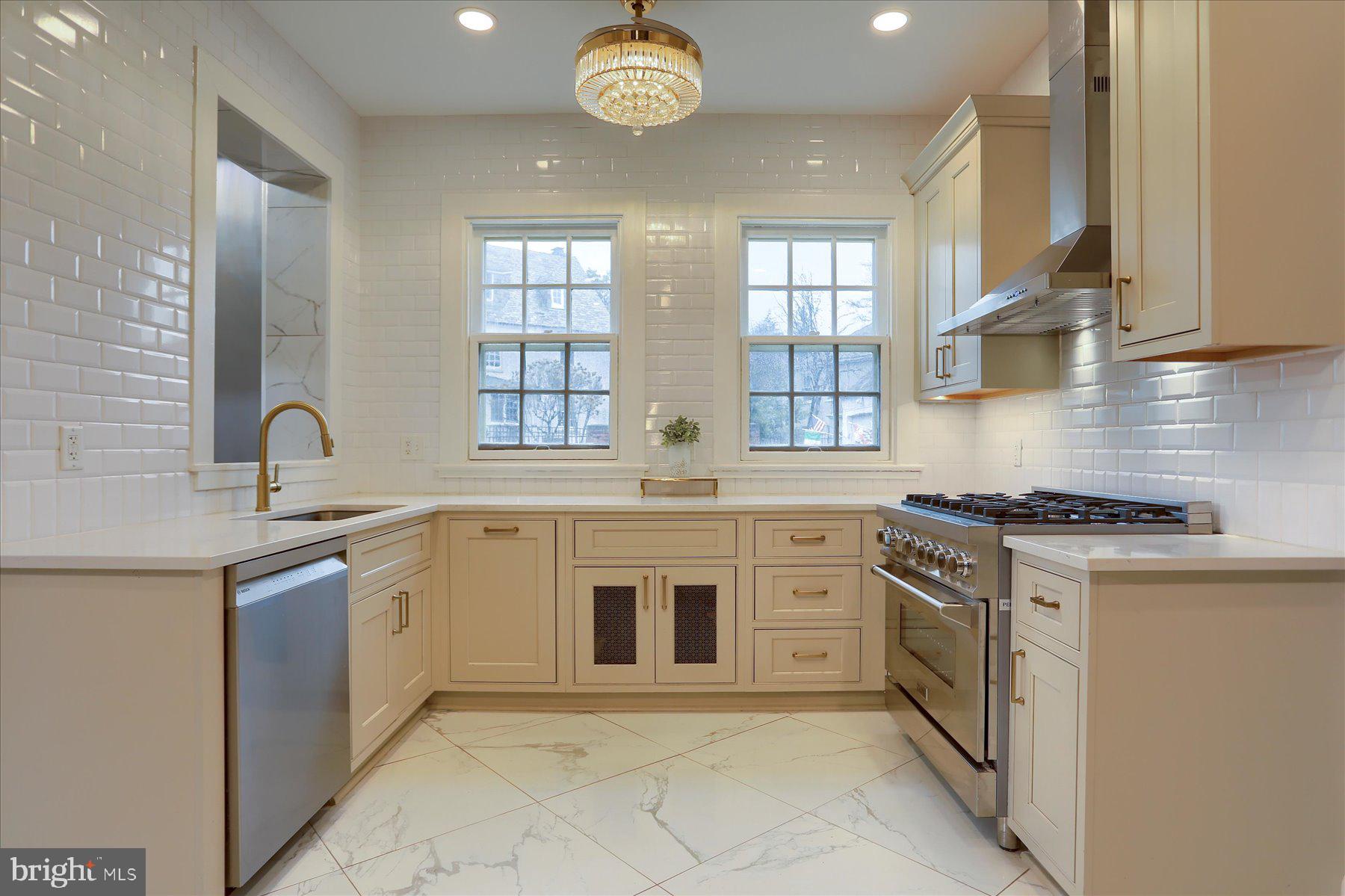 ROLAND PARK - Residential