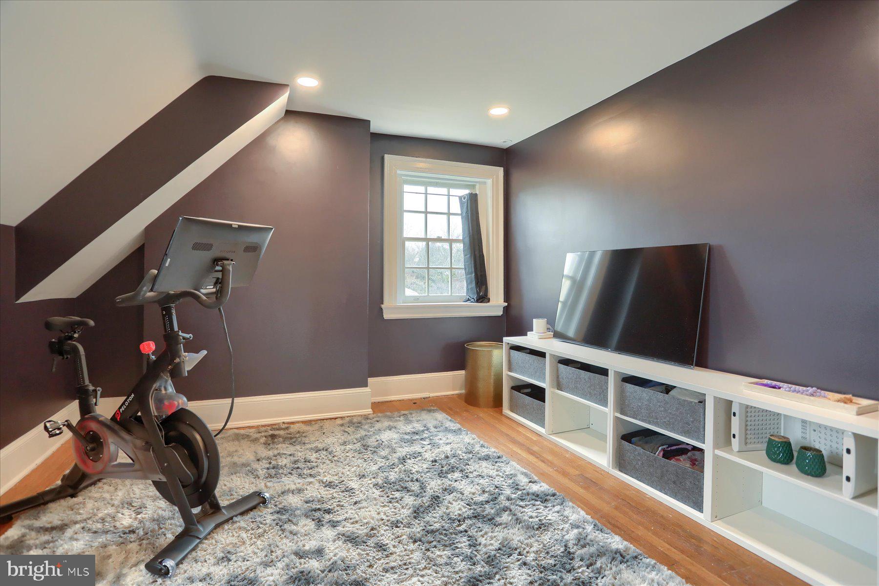 ROLAND PARK - Residential