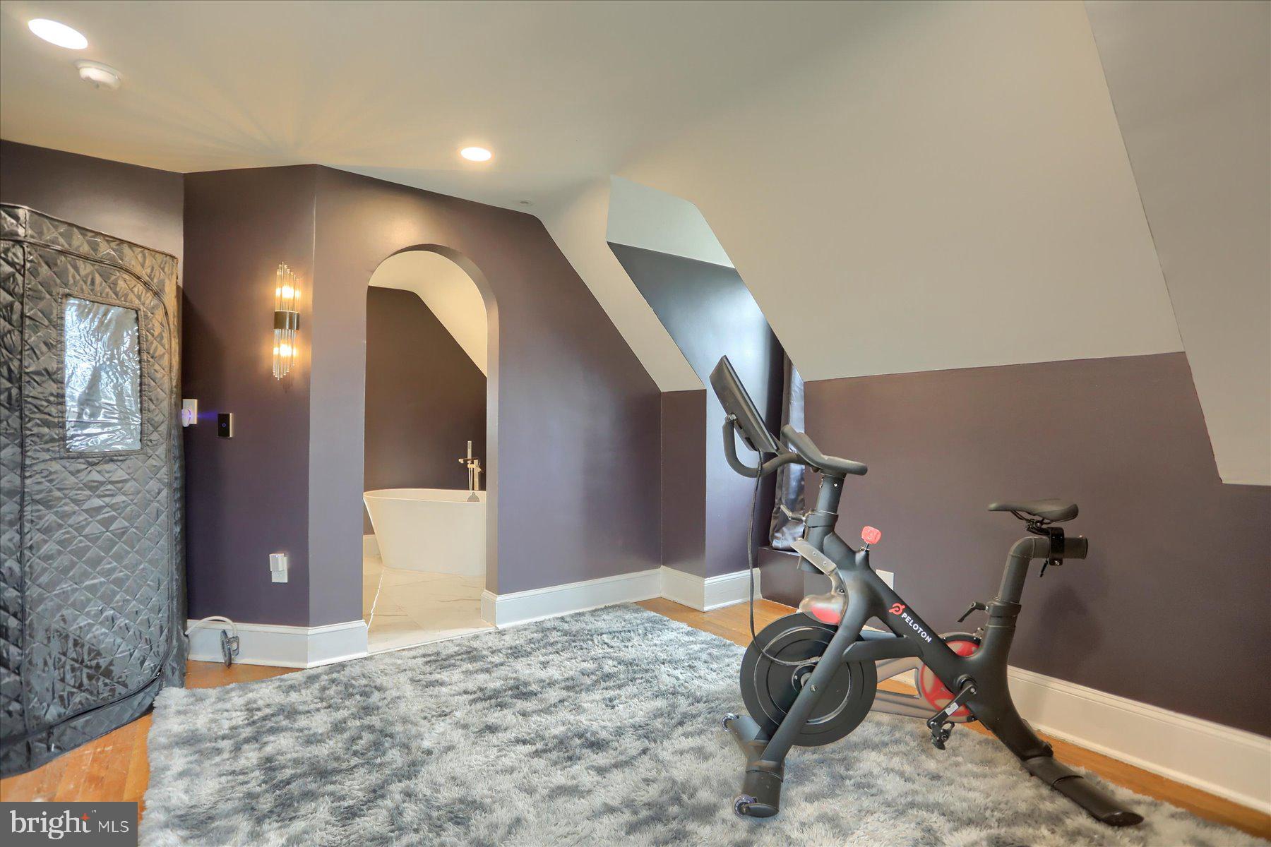 ROLAND PARK - Residential