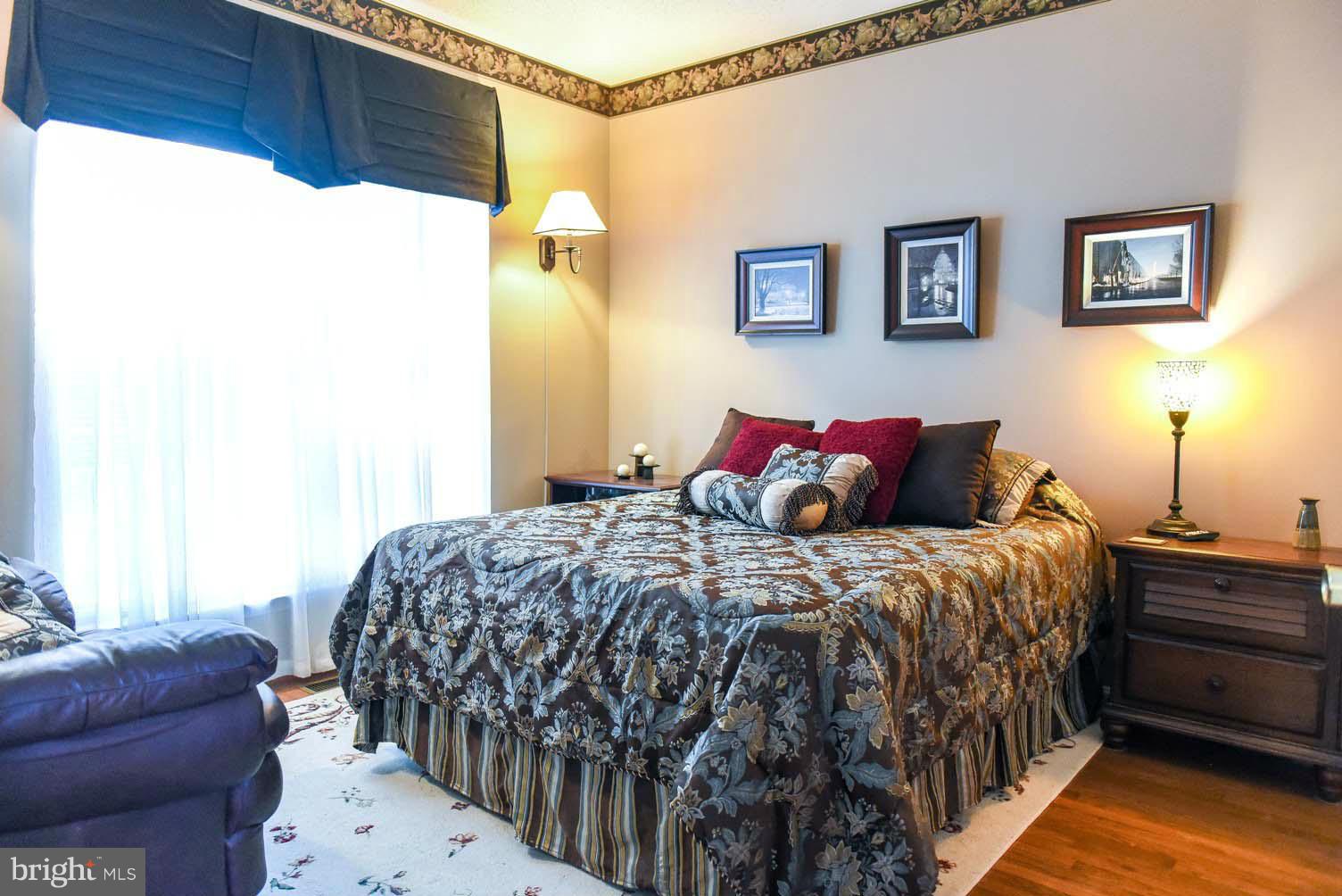 NEWTON MANOR - Residential