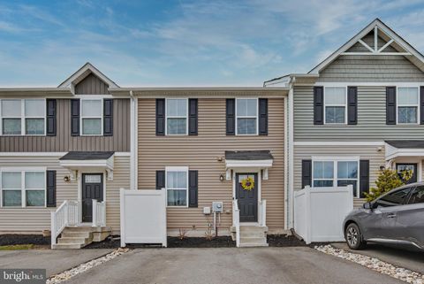 Townhouse For Sale - 3 Castle Drive<br/> GILBERTSVILLE, PA 19525