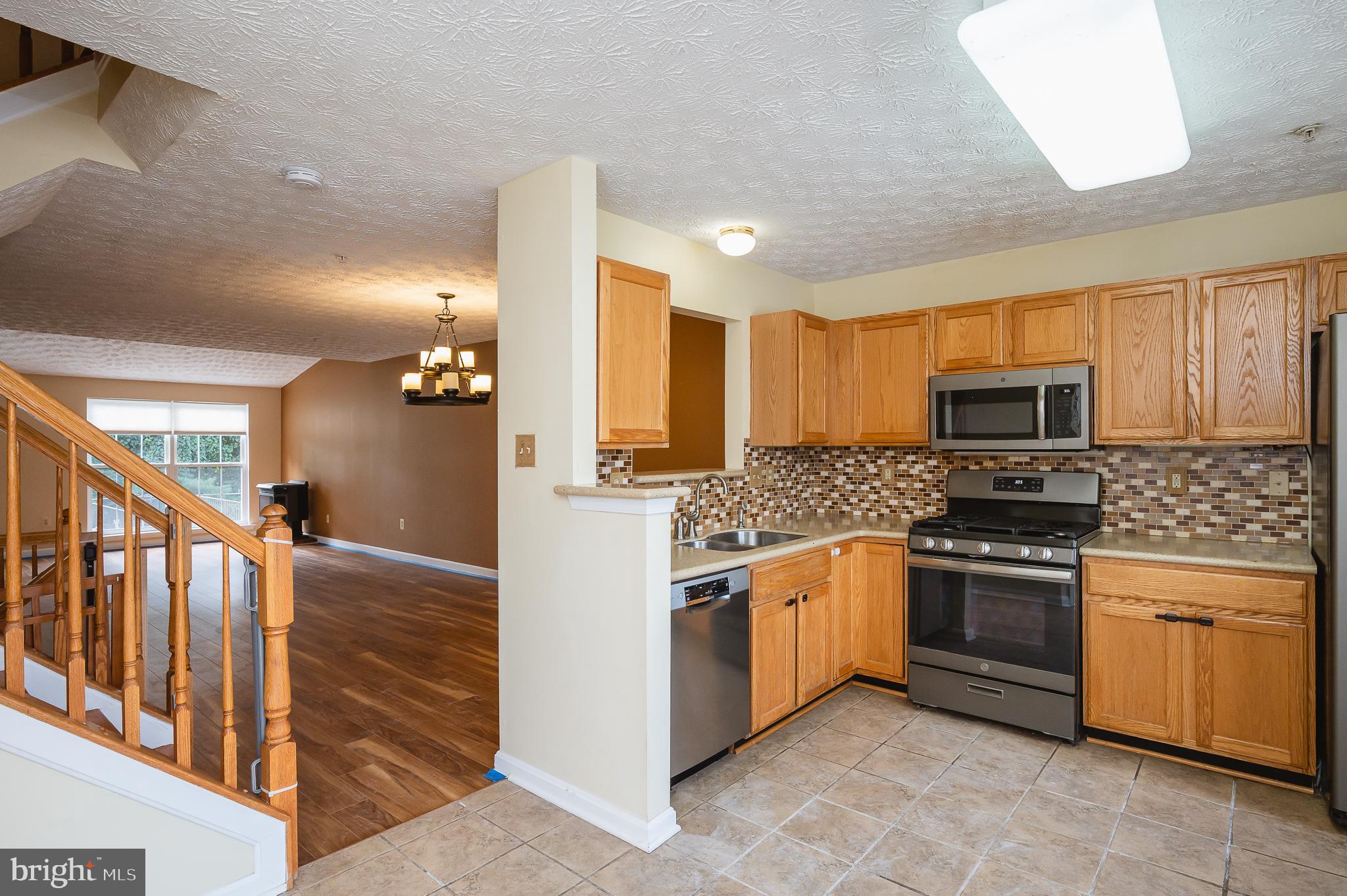 CONSTANT FRIENDSHIP - Residential Lease