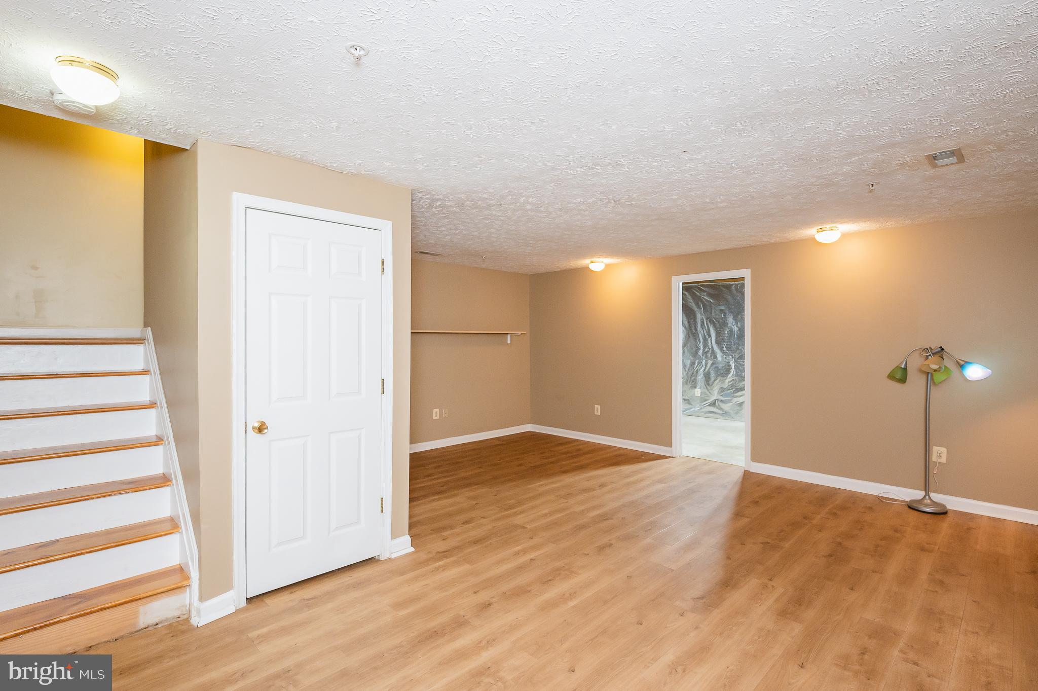 CONSTANT FRIENDSHIP - Residential Lease