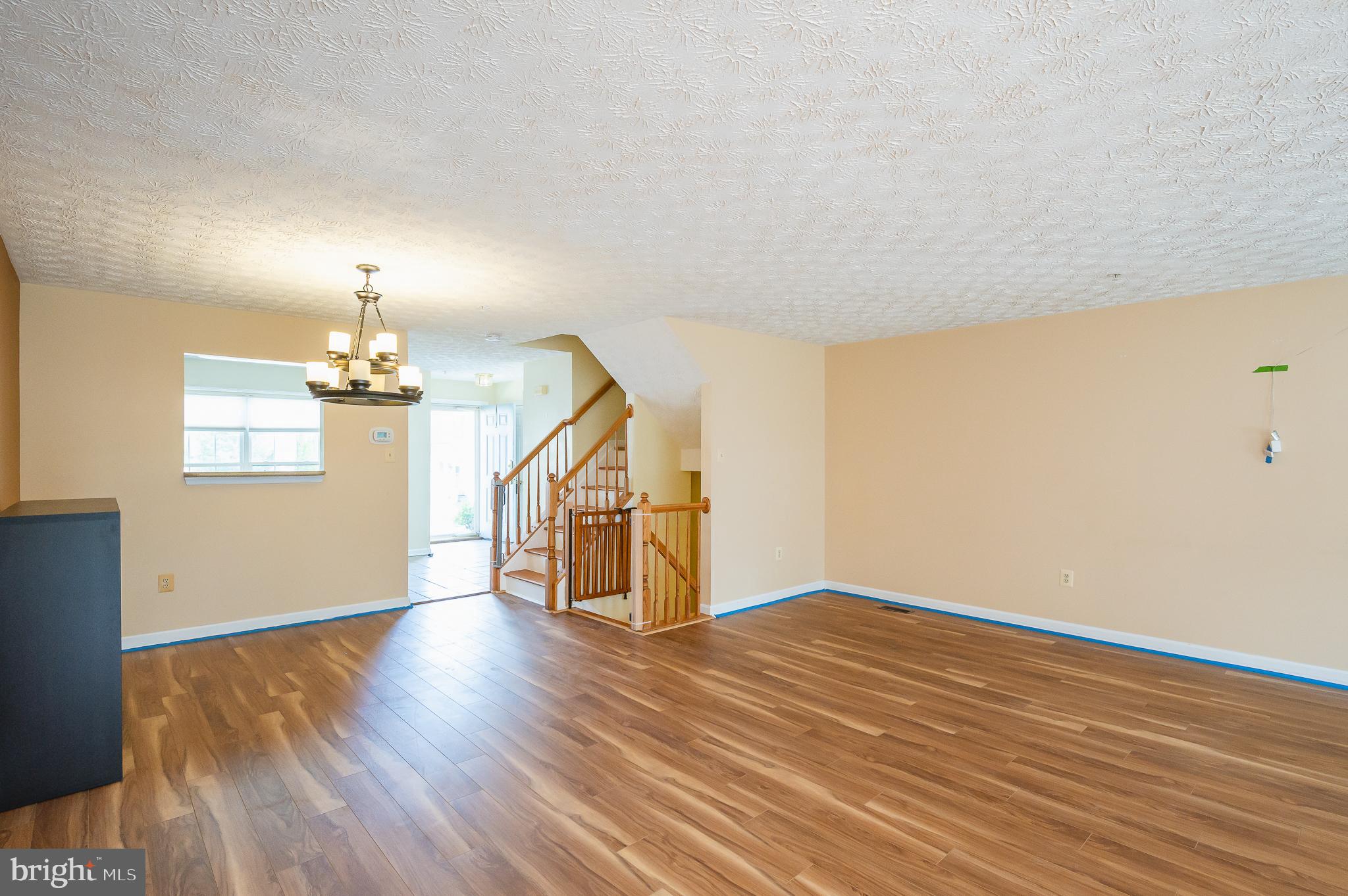 CONSTANT FRIENDSHIP - Residential Lease