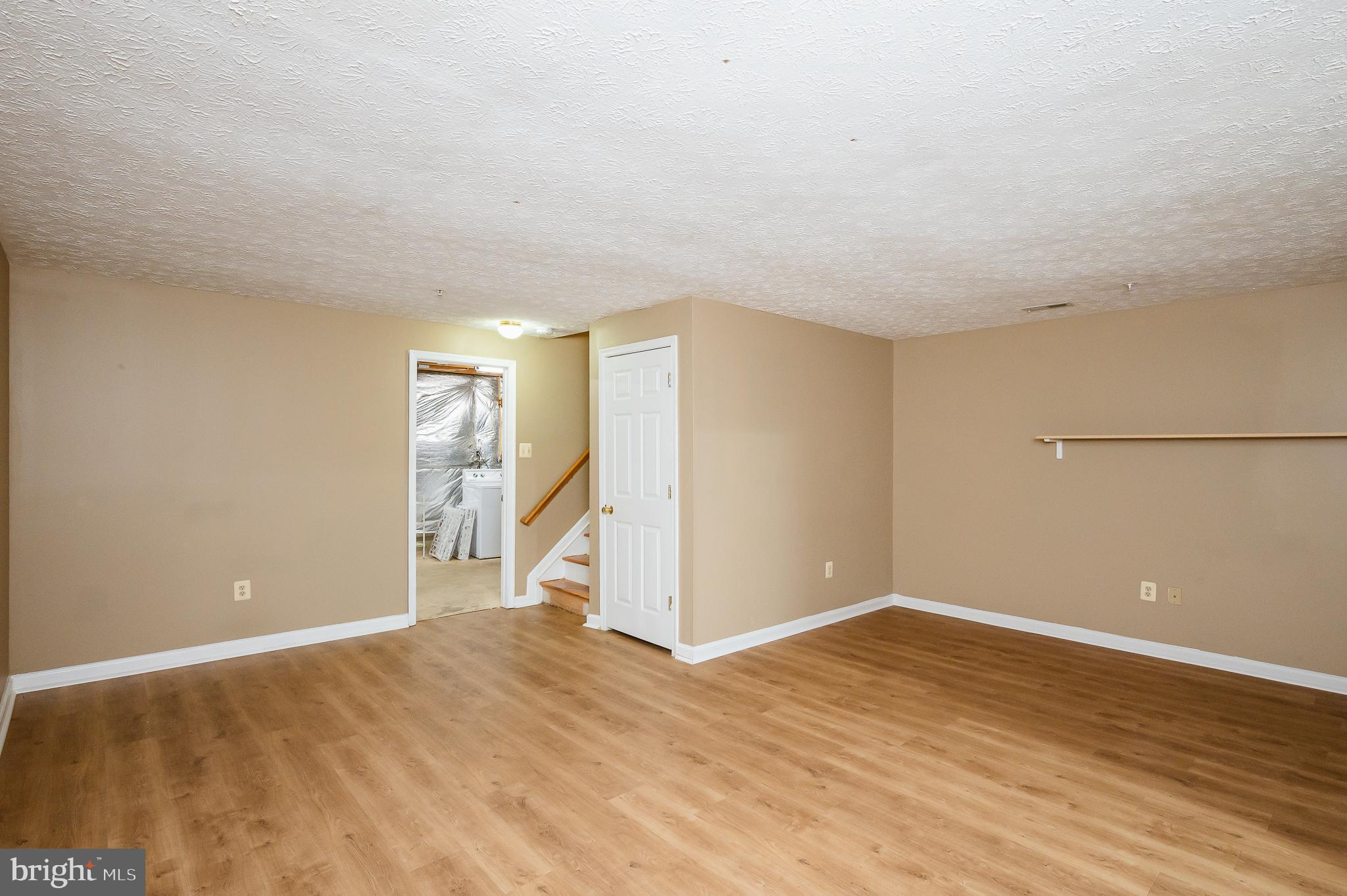 CONSTANT FRIENDSHIP - Residential Lease