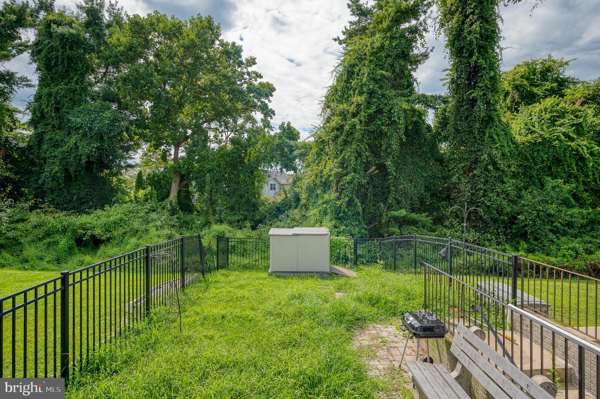 CONSTANT FRIENDSHIP - Residential Lease