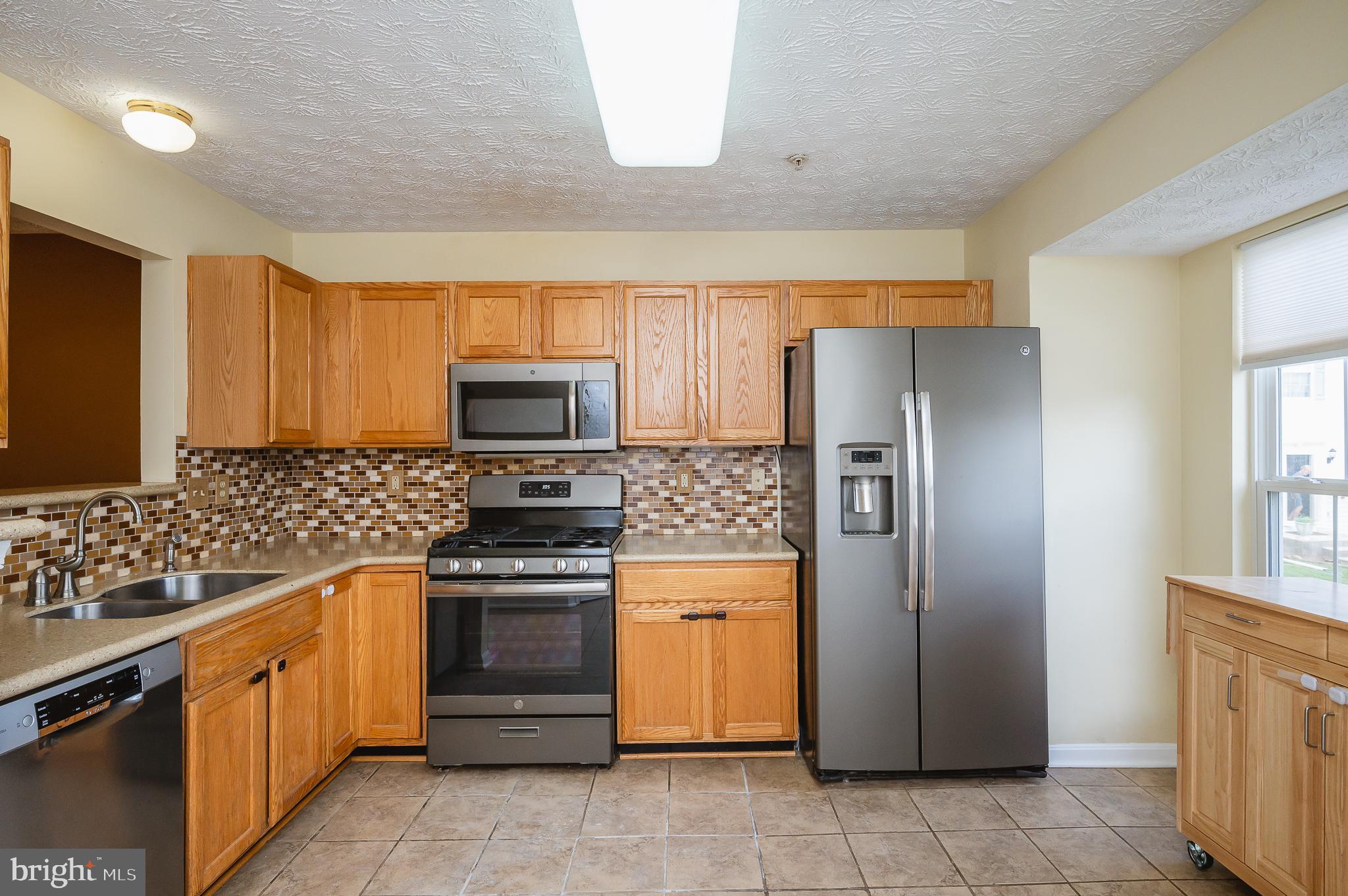 CONSTANT FRIENDSHIP - Residential Lease