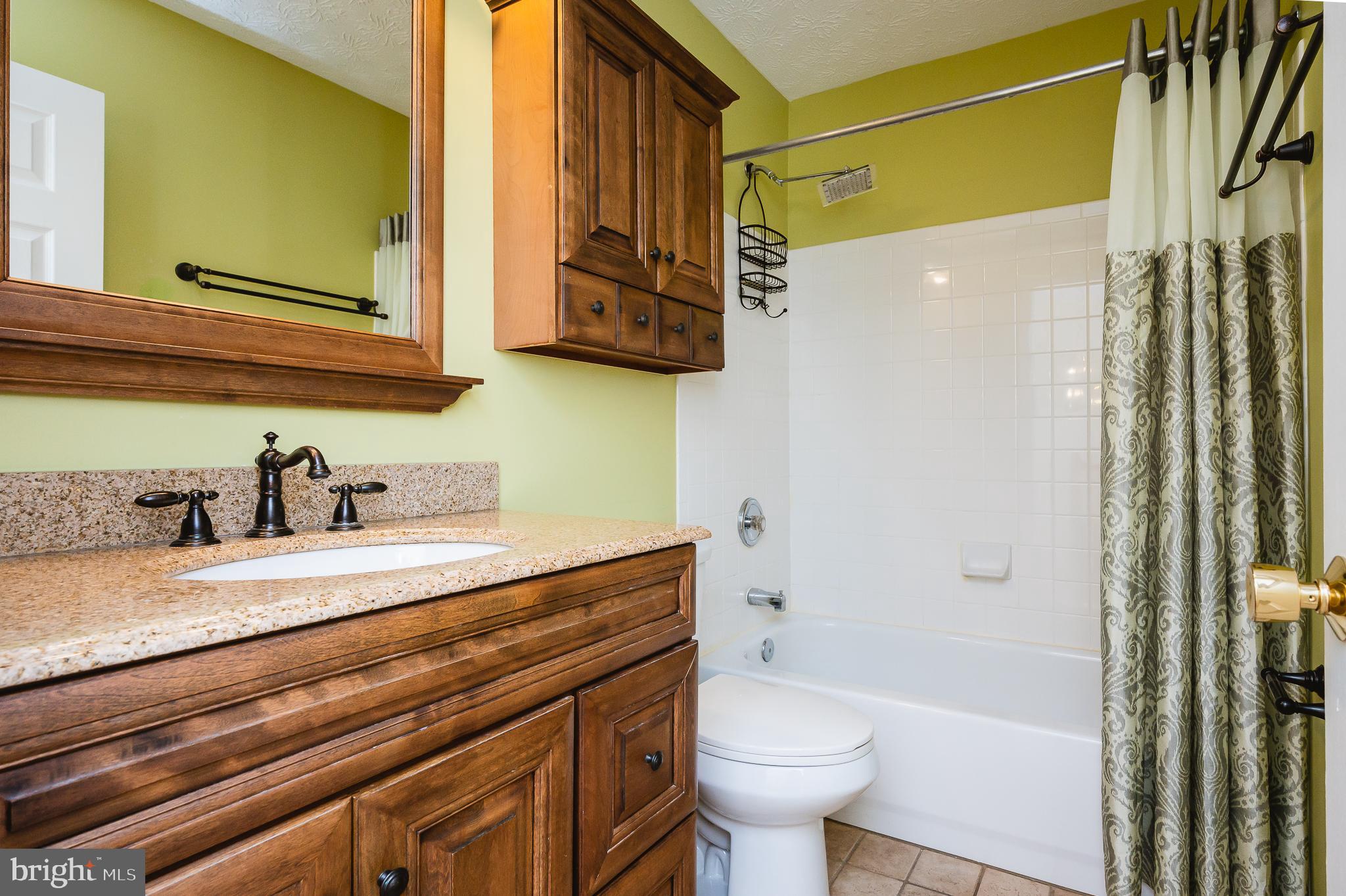 CONSTANT FRIENDSHIP - Residential Lease