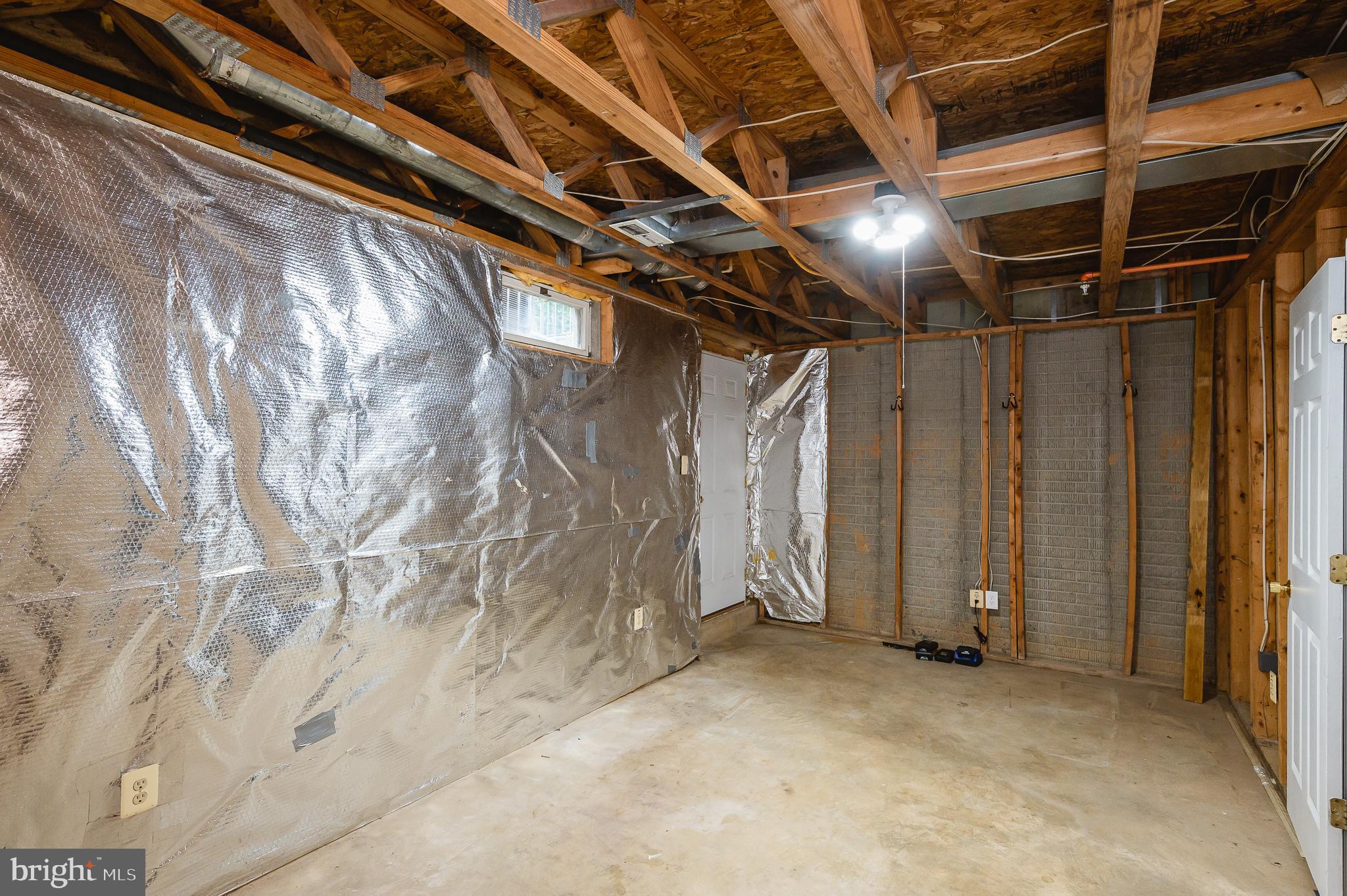 CONSTANT FRIENDSHIP - Residential Lease