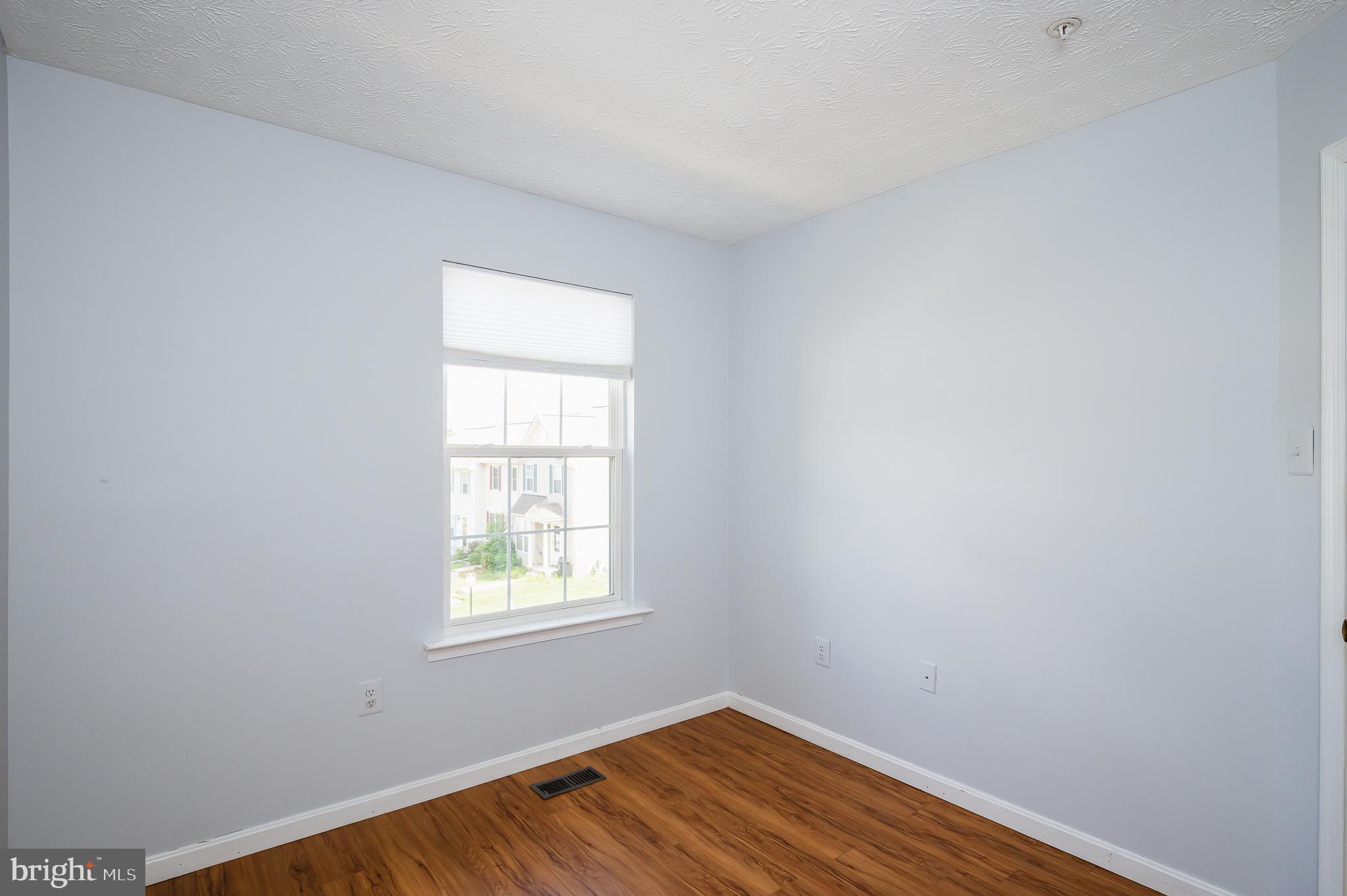 CONSTANT FRIENDSHIP - Residential Lease