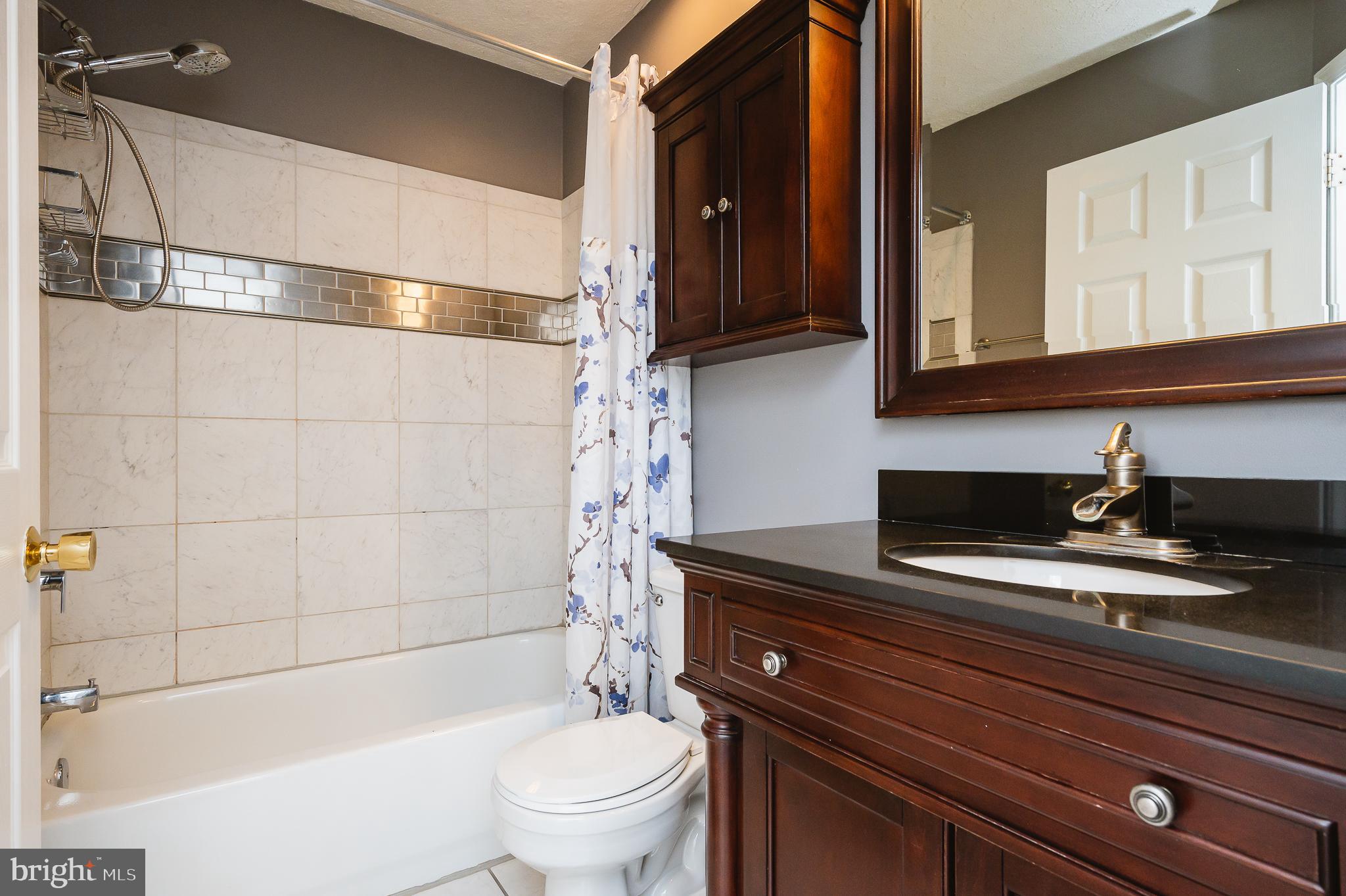 CONSTANT FRIENDSHIP - Residential Lease