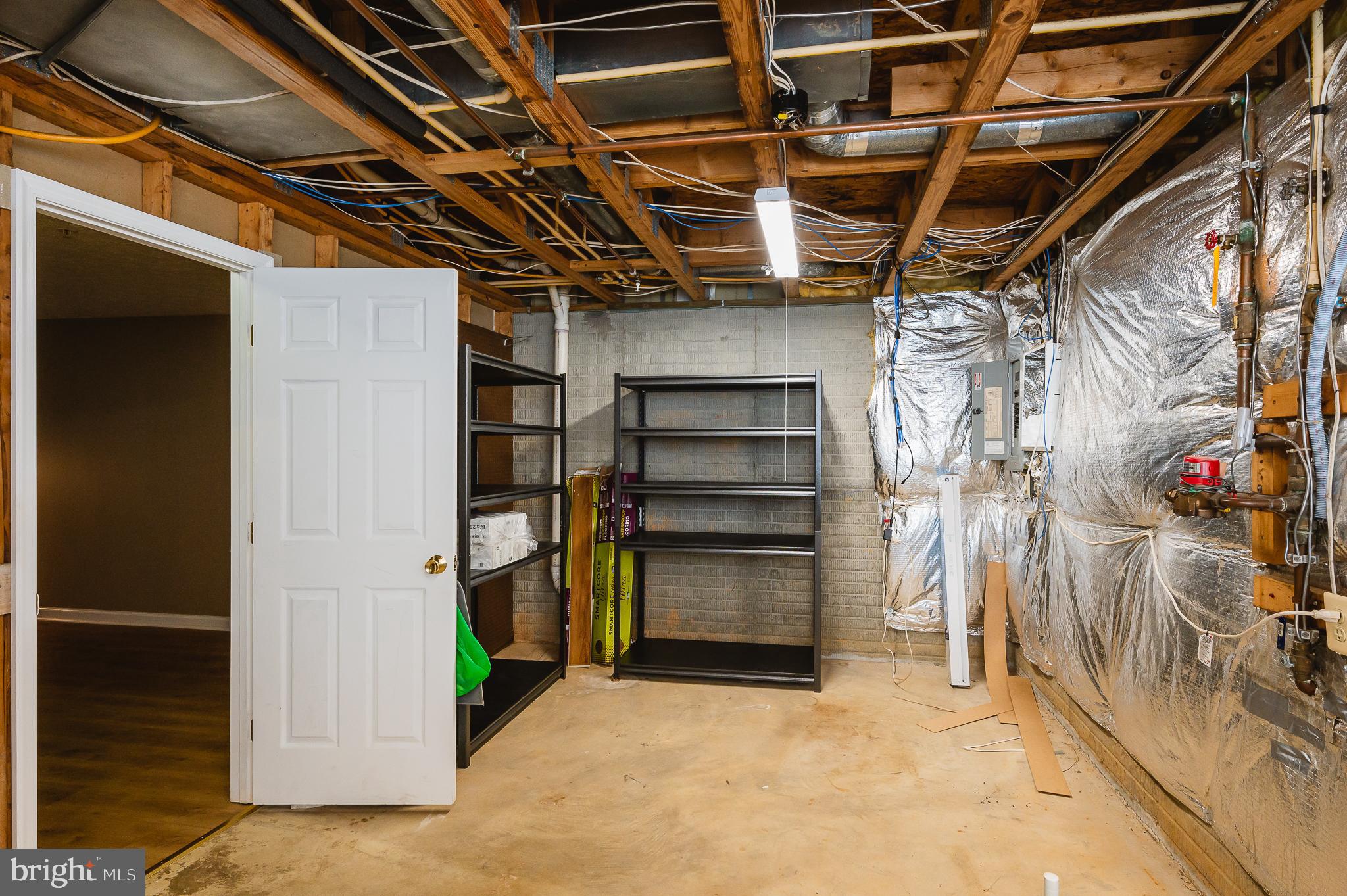 CONSTANT FRIENDSHIP - Residential Lease