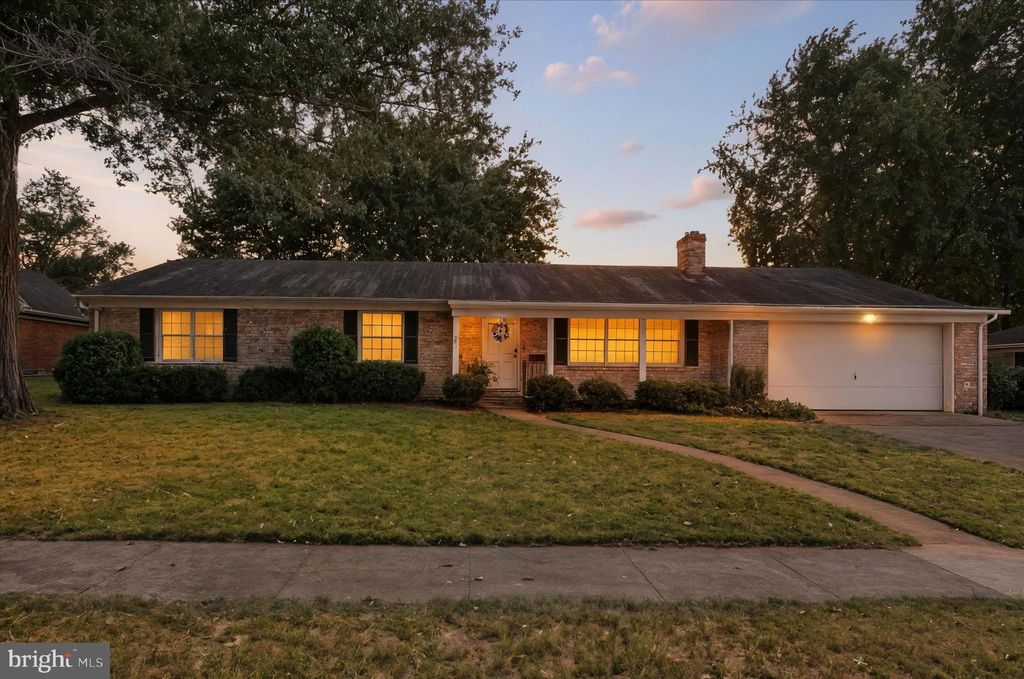 Photo of 974 Fairview Avenue, GETTYSBURG, PA 17325 (MLS # PAAD2021130)