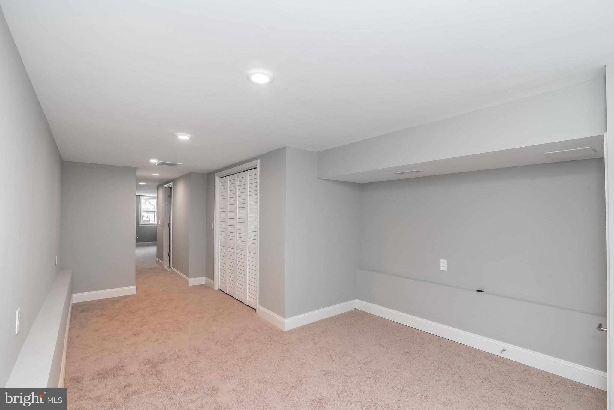 RIVERSIDE - Residential Lease