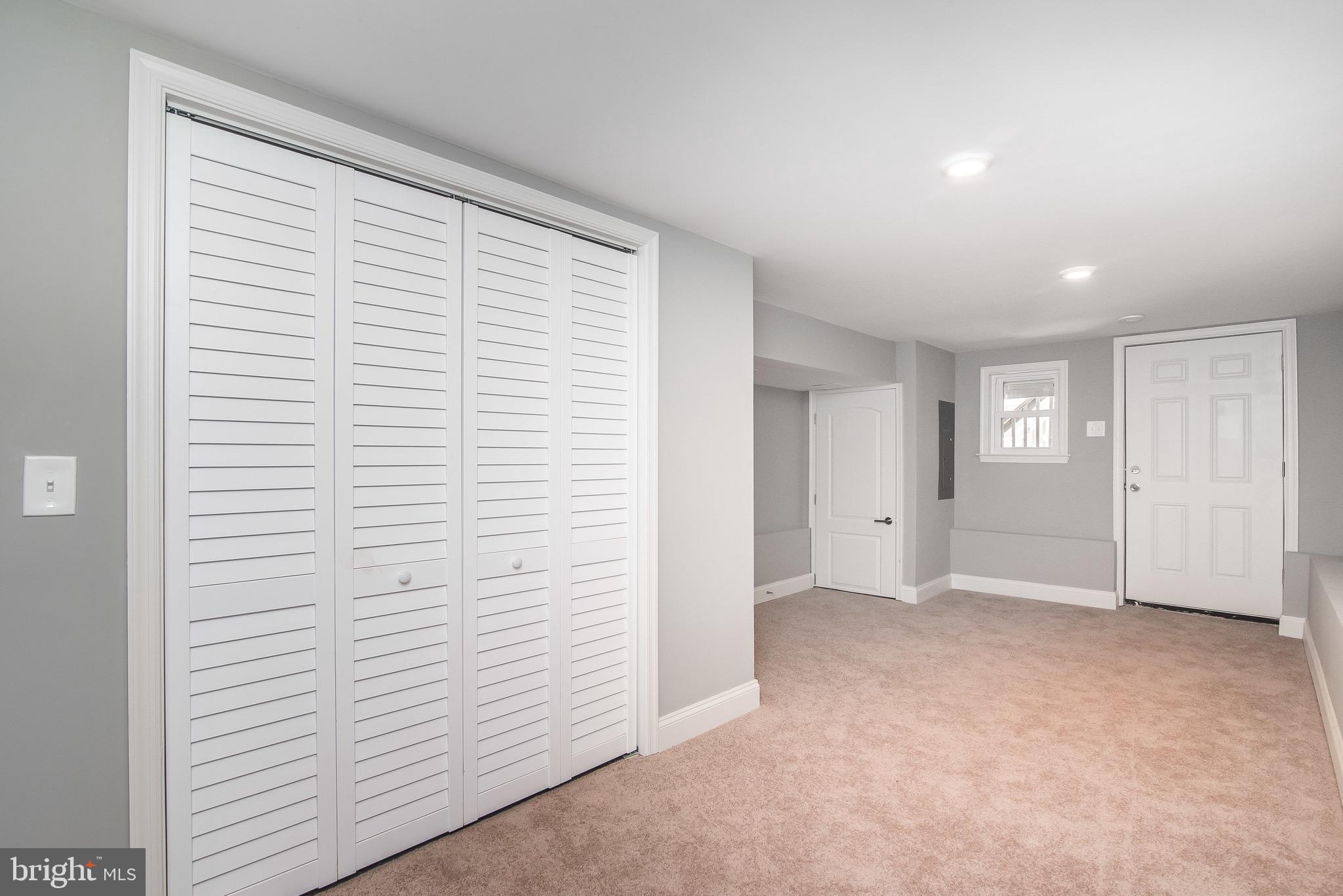 RIVERSIDE - Residential Lease