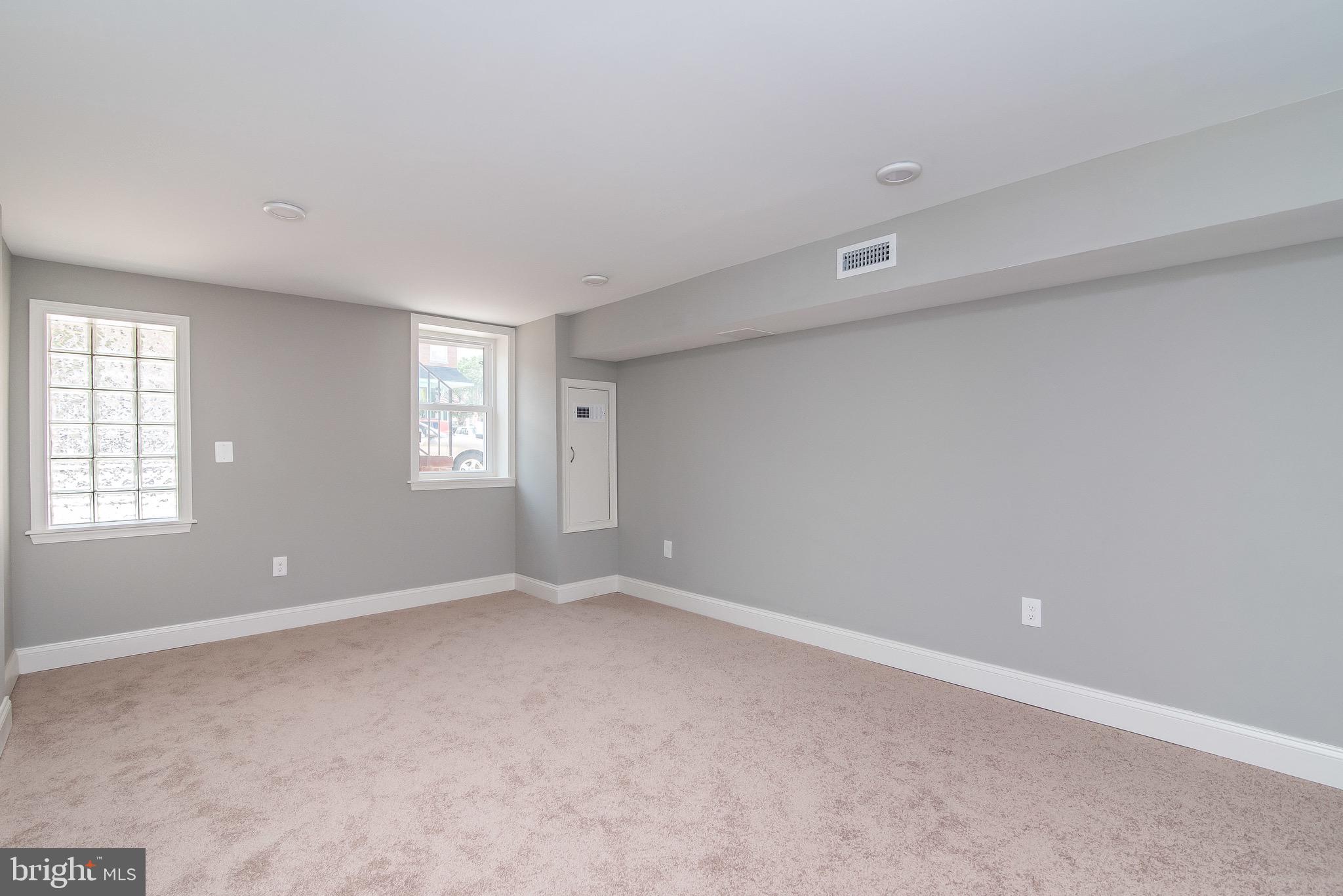 RIVERSIDE - Residential Lease