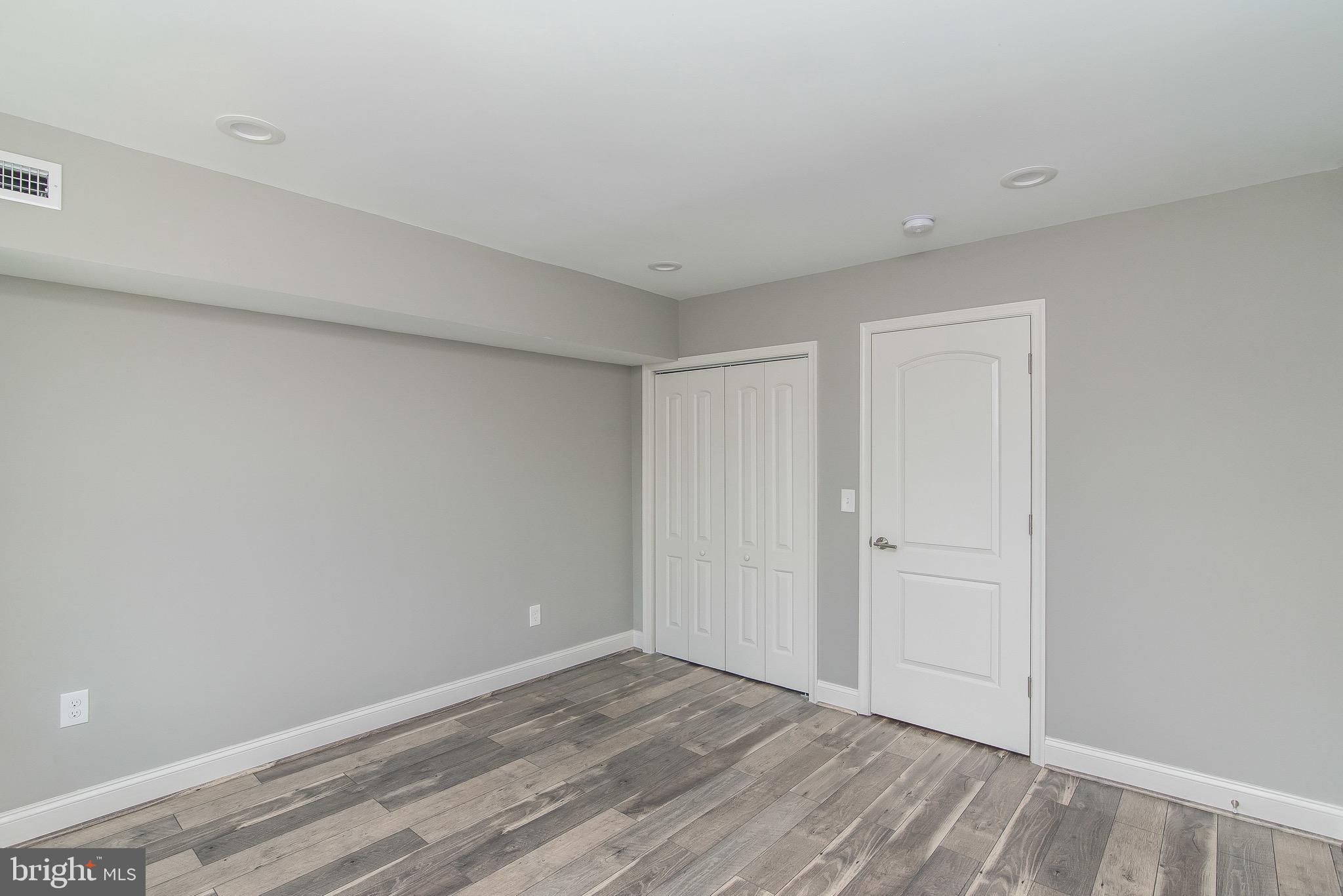 RIVERSIDE - Residential Lease