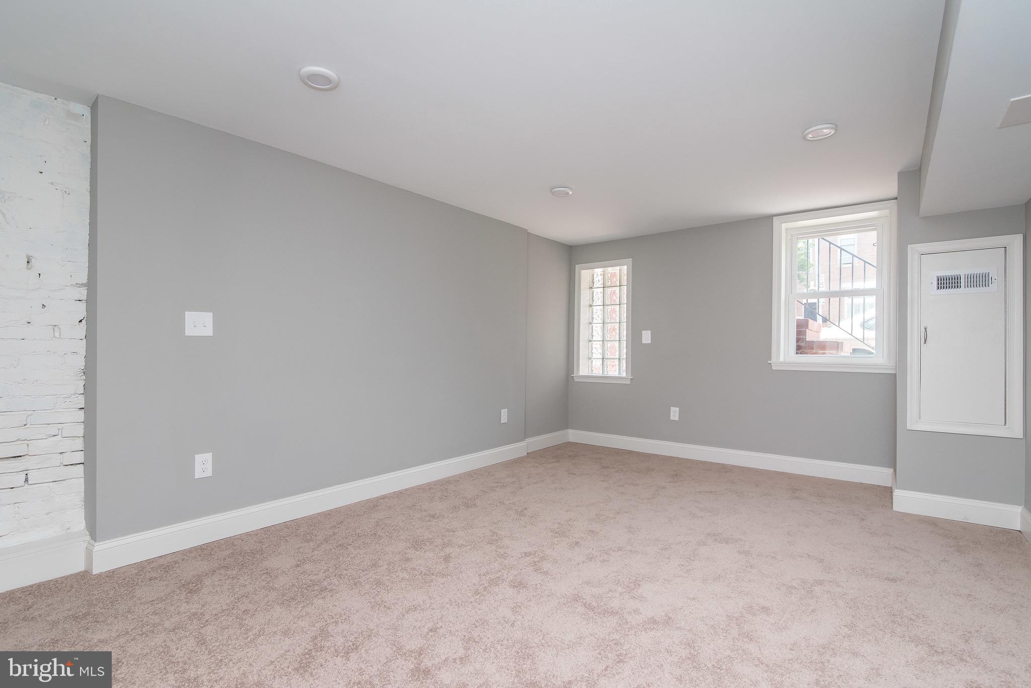 RIVERSIDE - Residential Lease