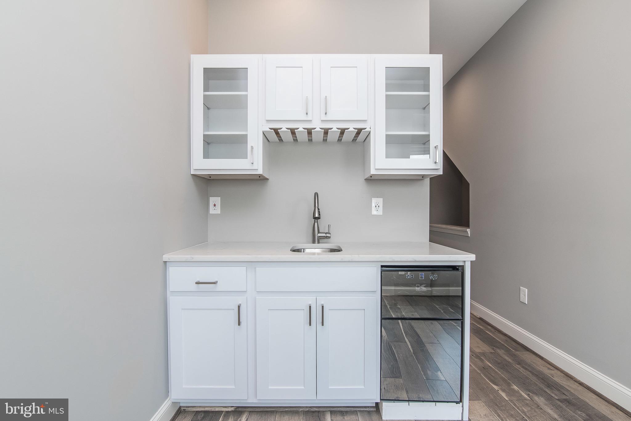 RIVERSIDE - Residential Lease