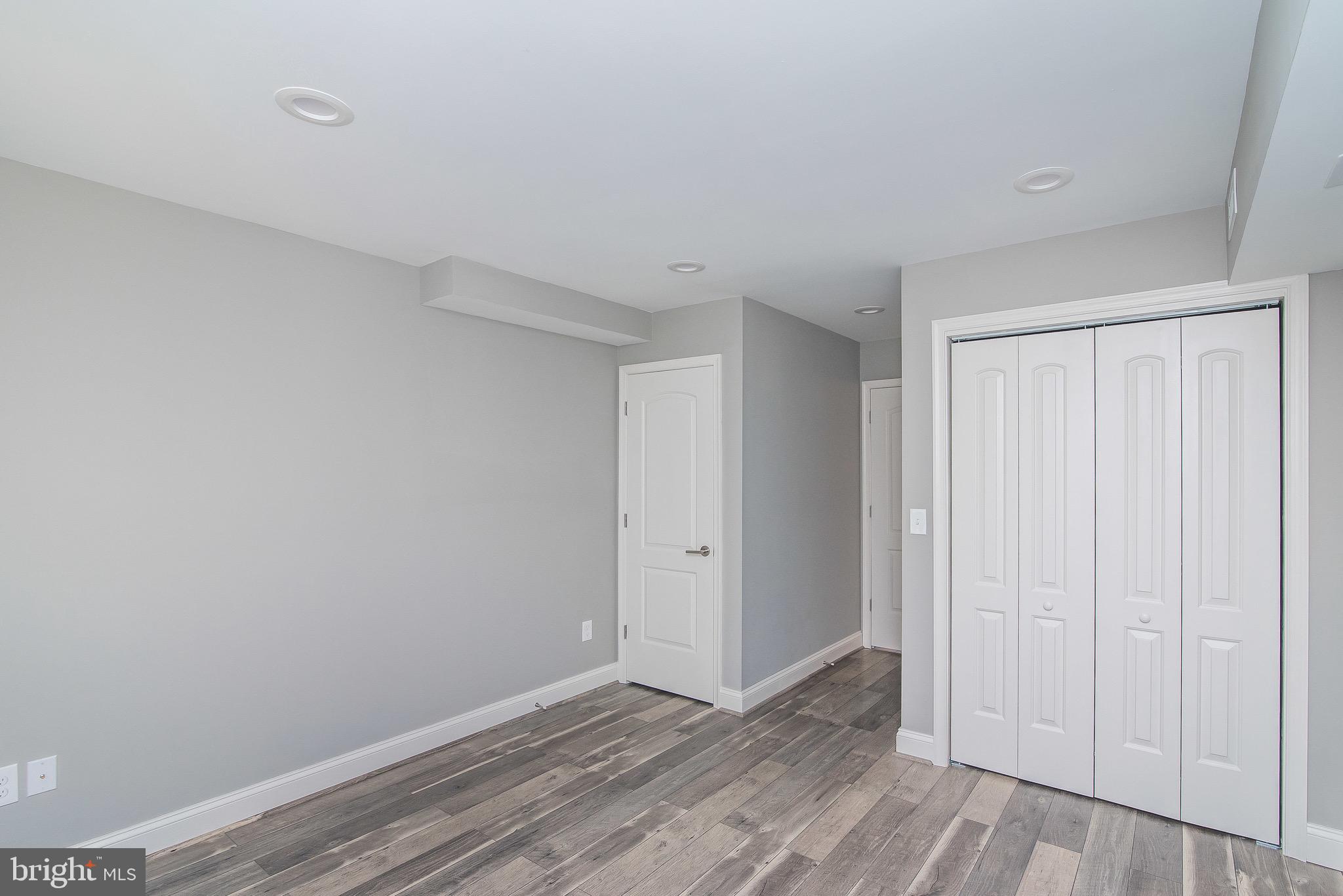 RIVERSIDE - Residential Lease