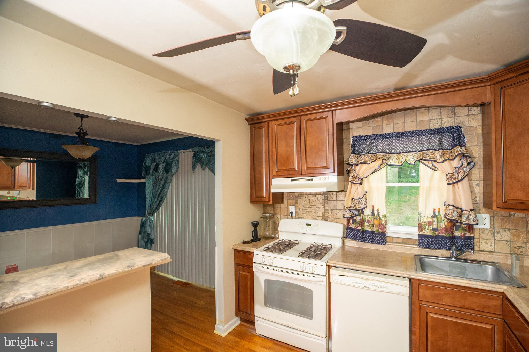 STRAWBERRY HILL EST SUB - Residential