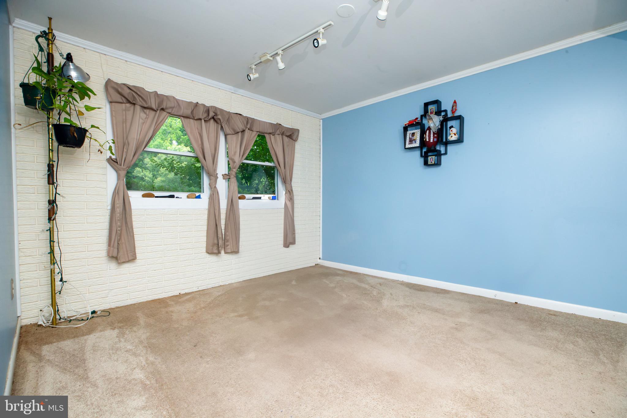 STRAWBERRY HILL EST SUB - Residential