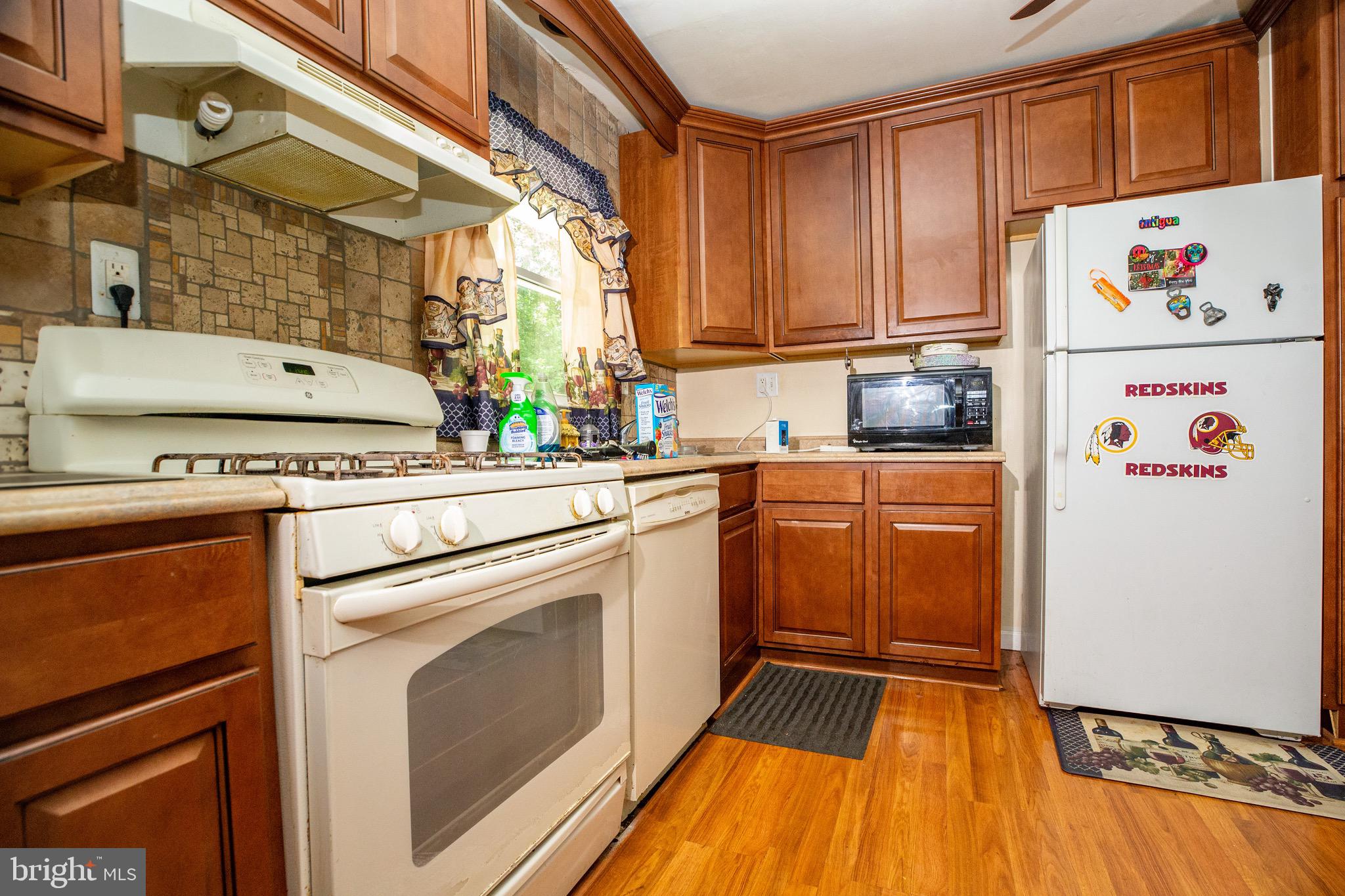 STRAWBERRY HILL EST SUB - Residential