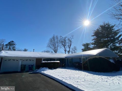 2 CREEKVIEW ROAD WILLINGBORO NJ 08046