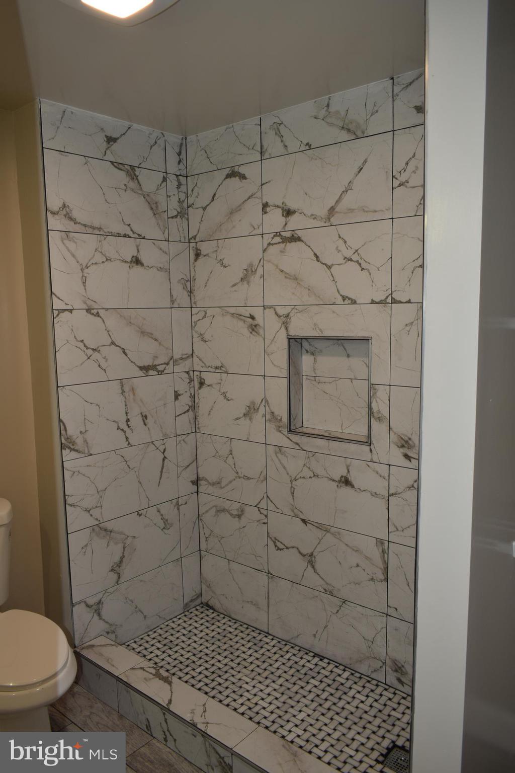 MIDDLE RIVER - Residential Lease