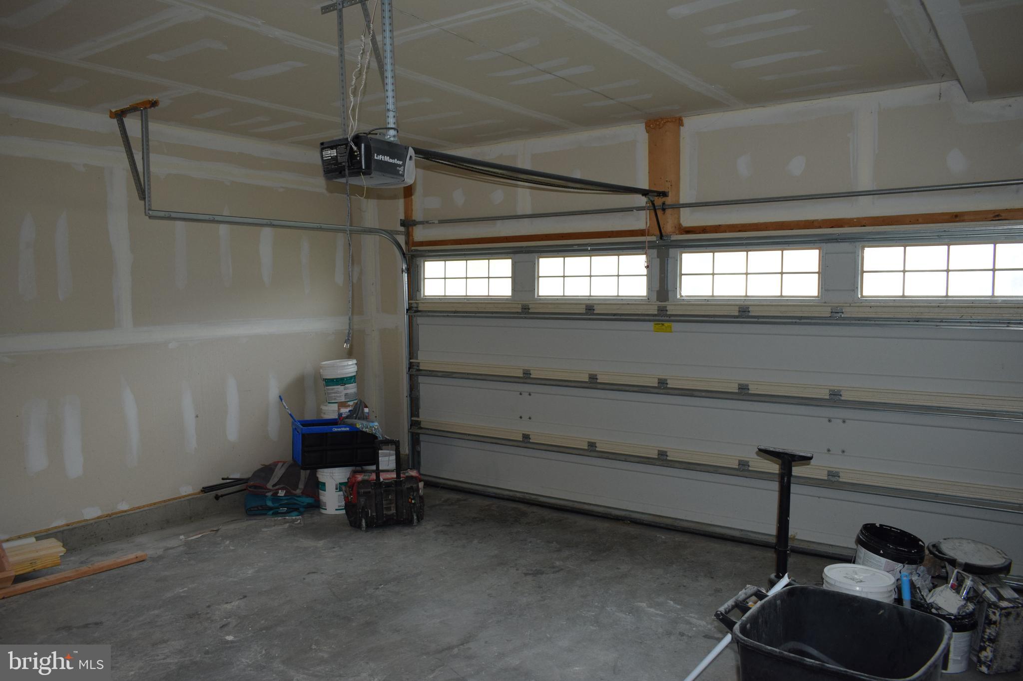 MIDDLE RIVER - Residential Lease