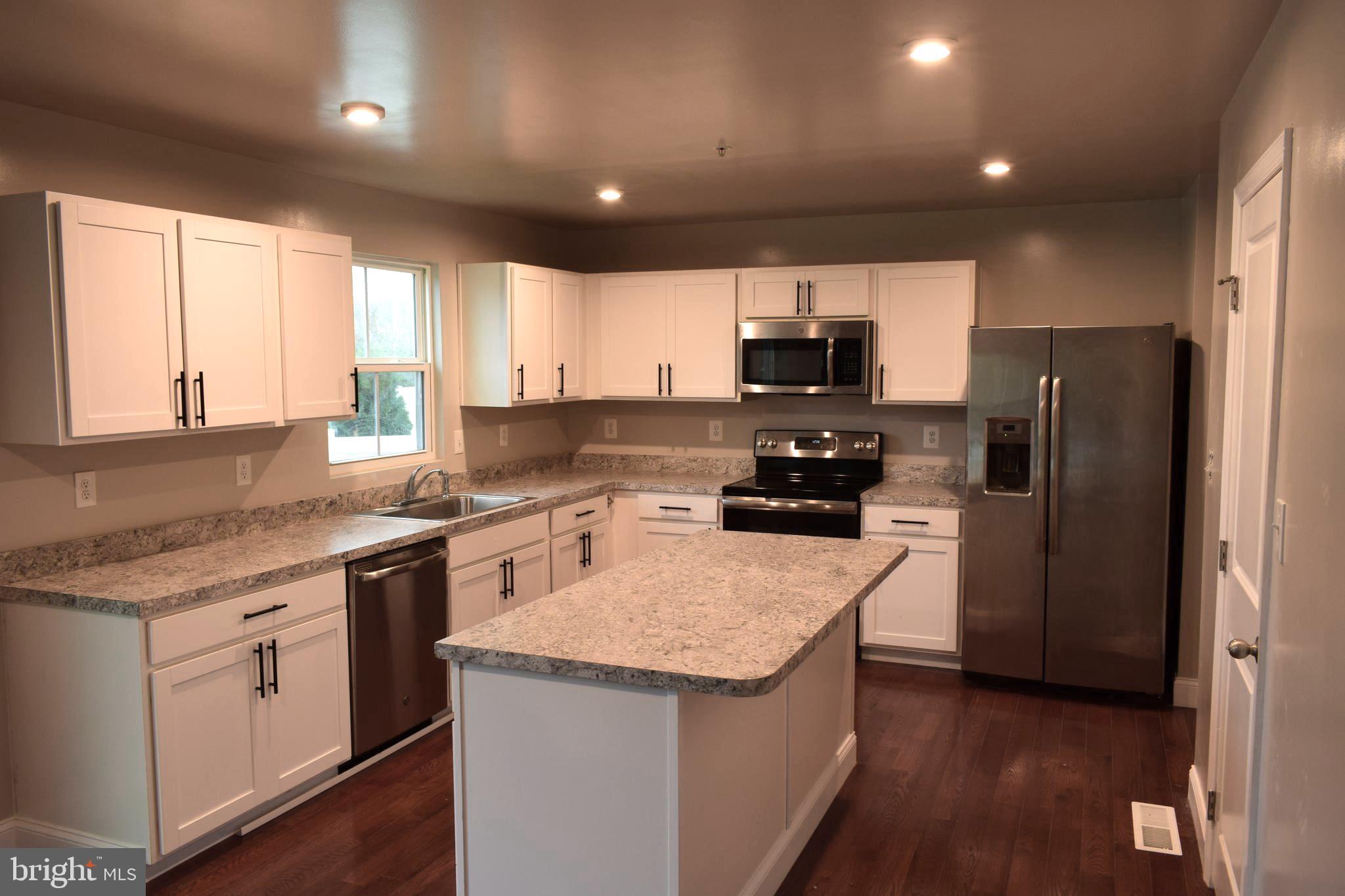 MIDDLE RIVER - Residential Lease