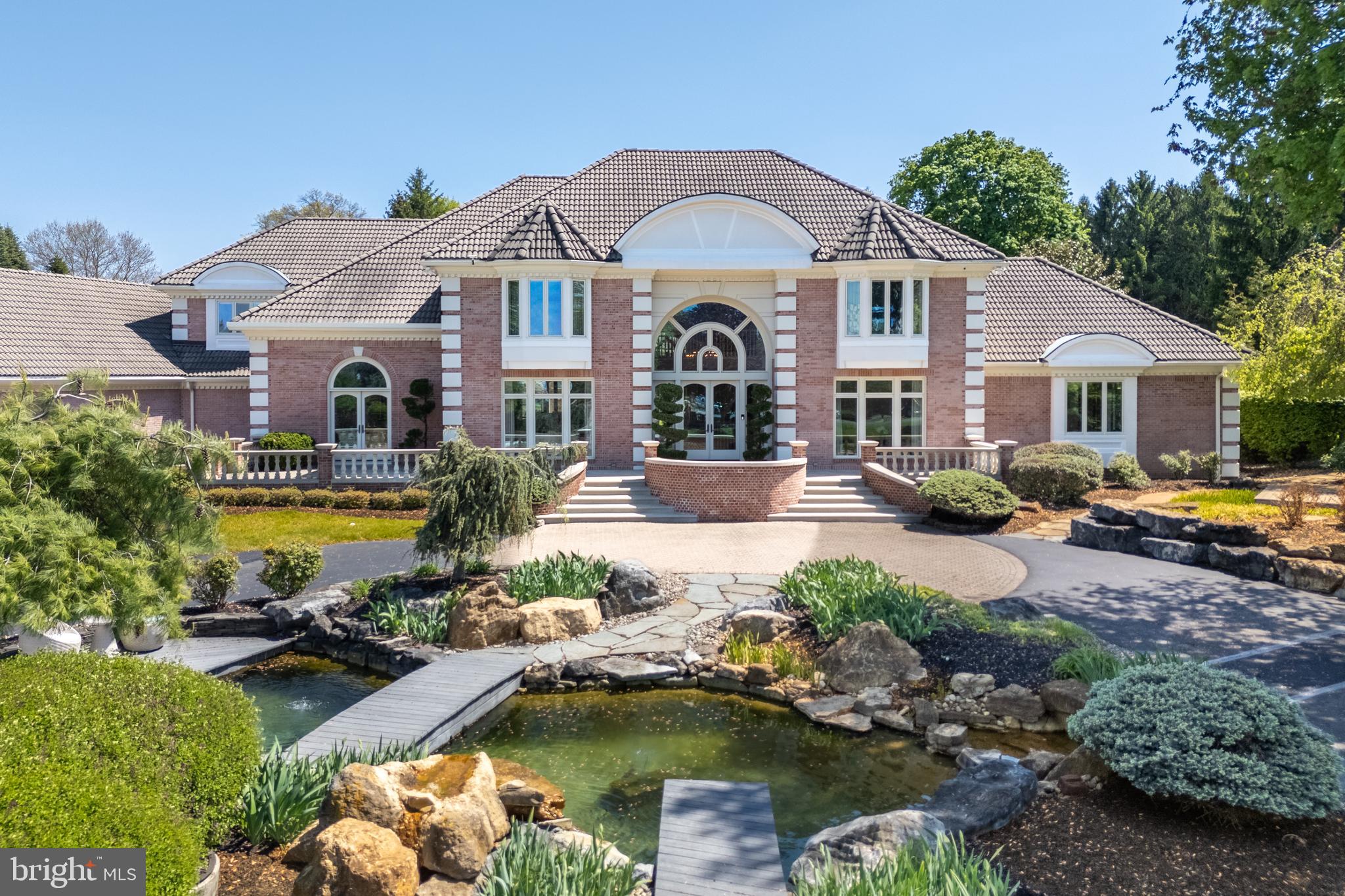 COUNTRY CLUB ESTATES - Residential