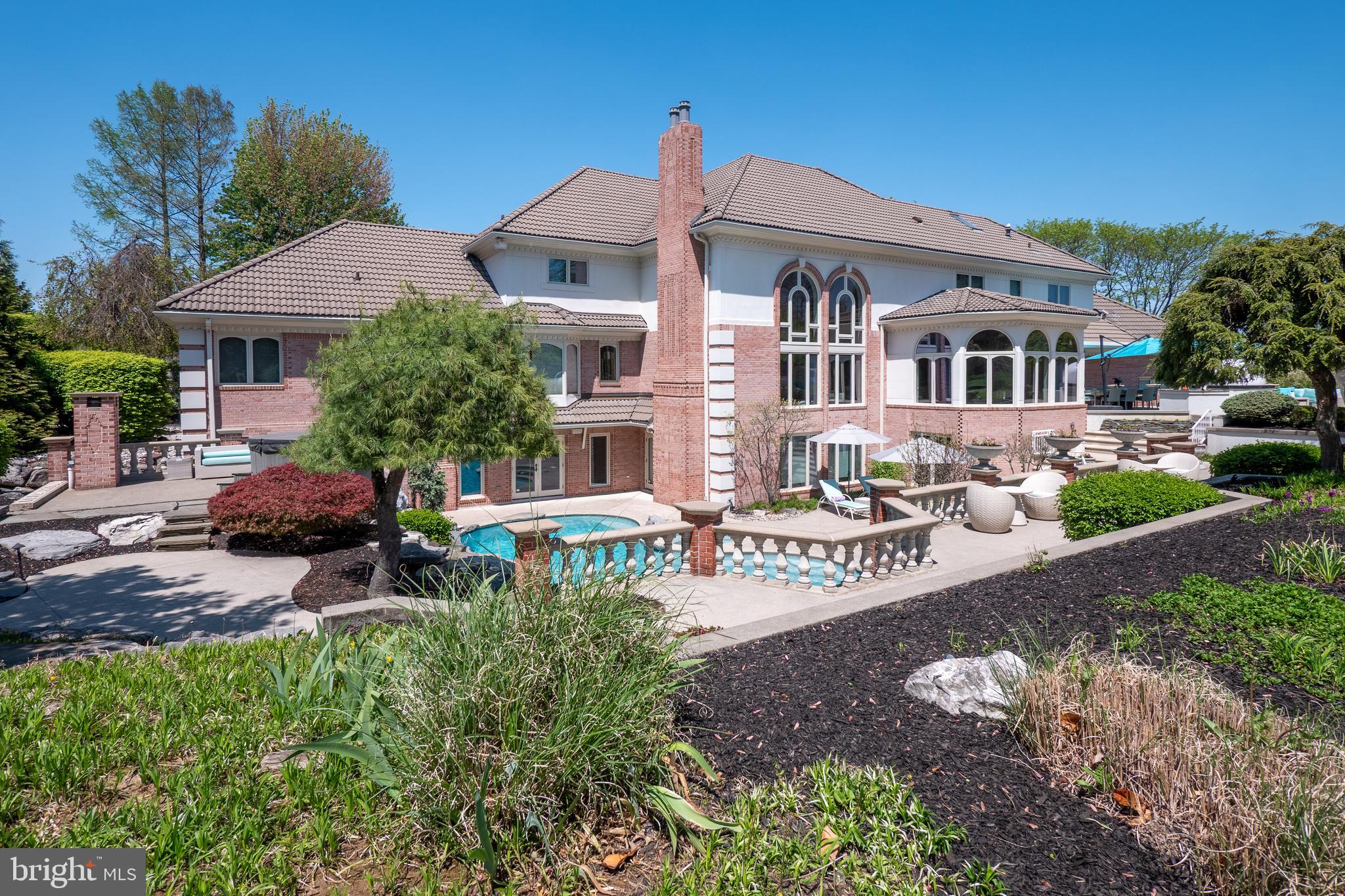 COUNTRY CLUB ESTATES - Residential