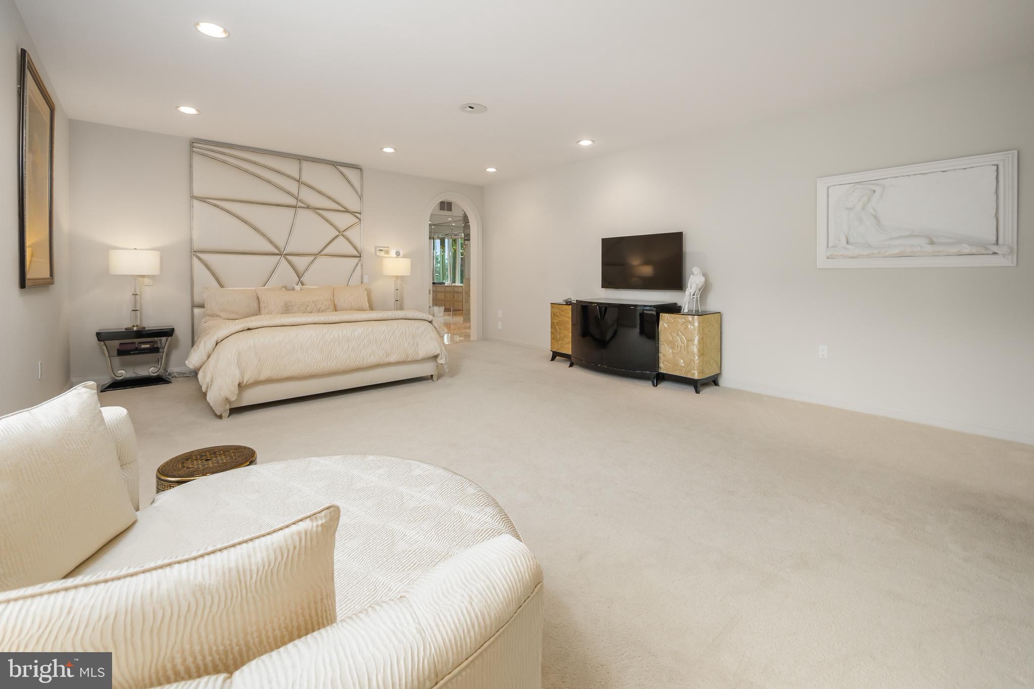 COUNTRY CLUB ESTATES - Residential