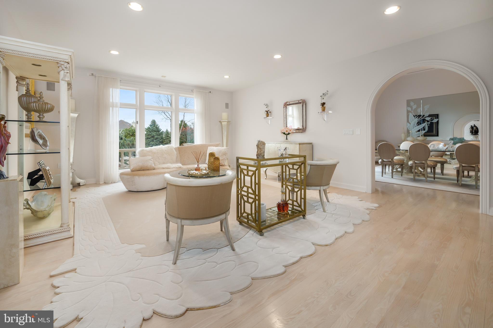COUNTRY CLUB ESTATES - Residential