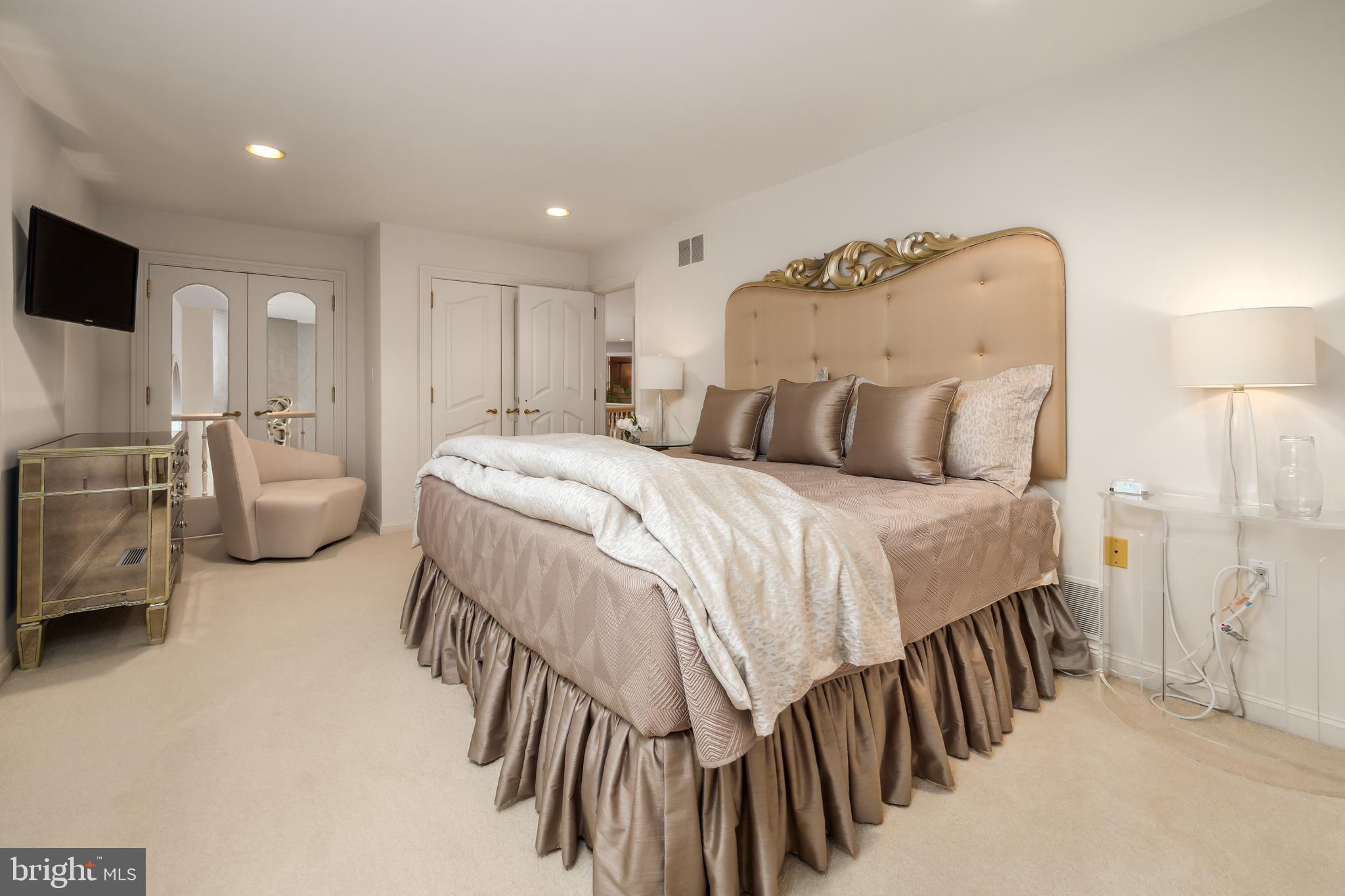 COUNTRY CLUB ESTATES - Residential