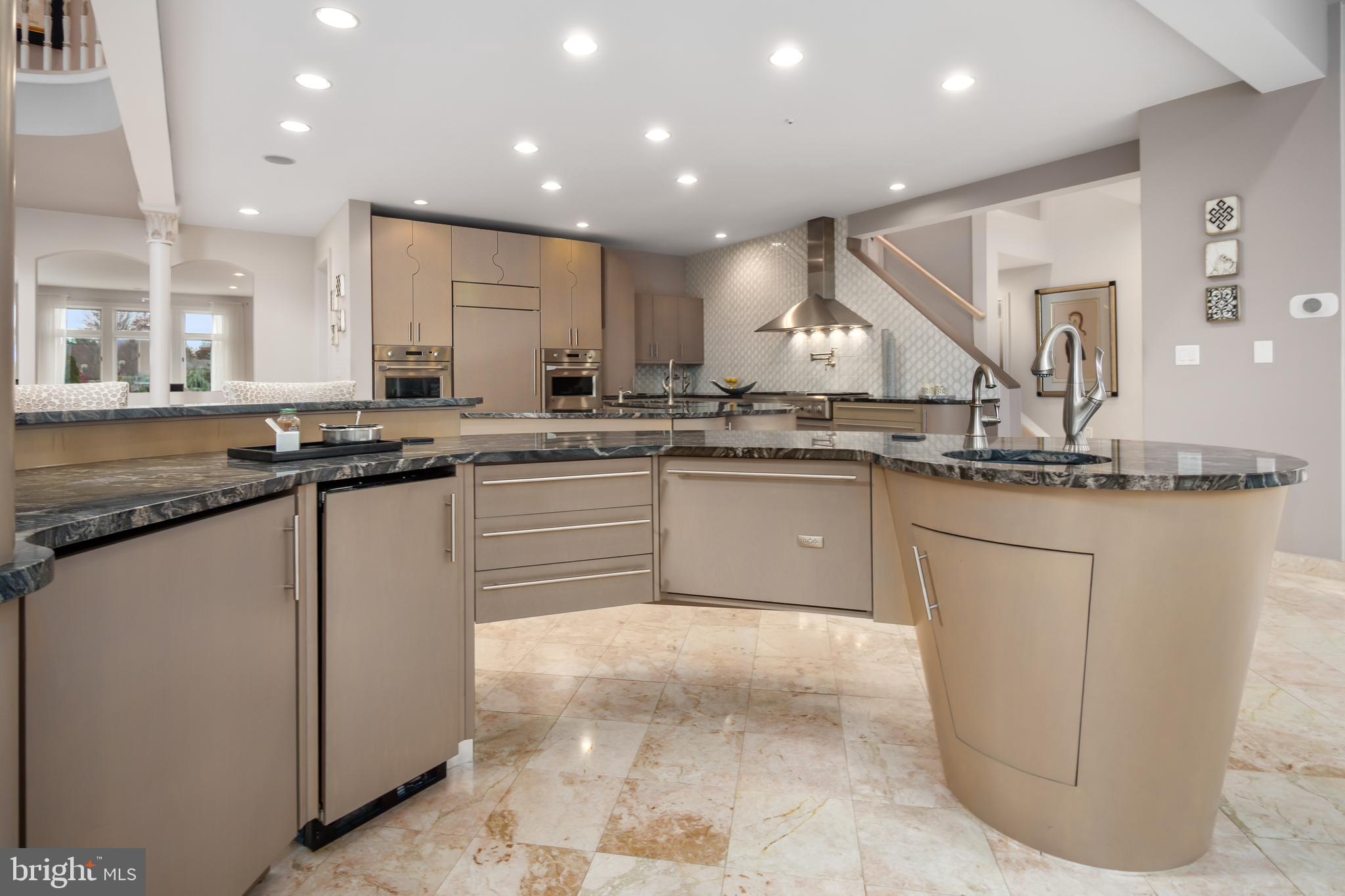 COUNTRY CLUB ESTATES - Residential
