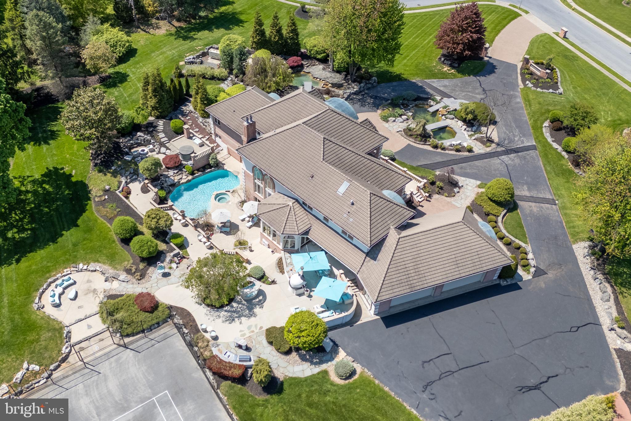 COUNTRY CLUB ESTATES - Residential