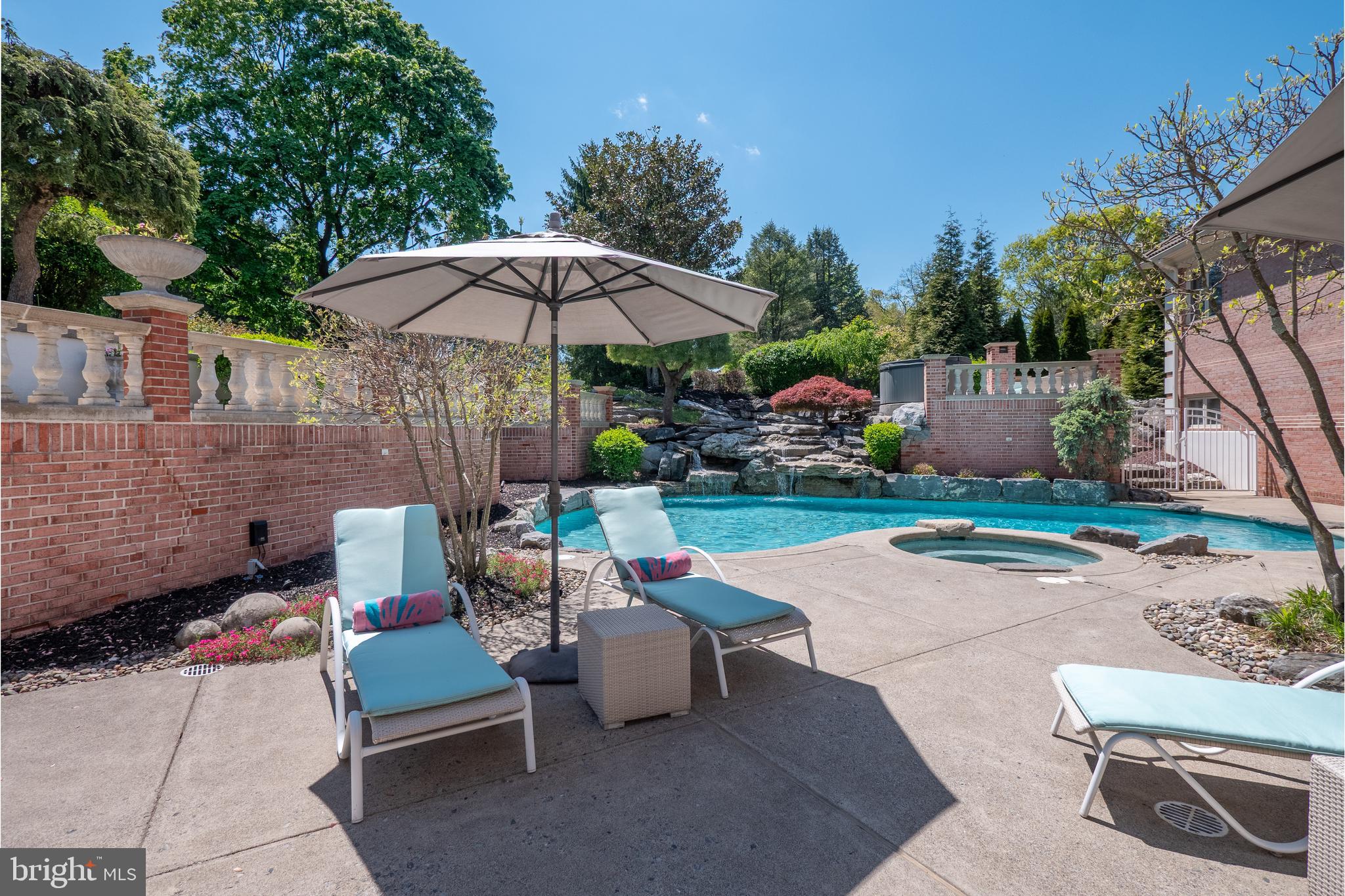 COUNTRY CLUB ESTATES - Residential