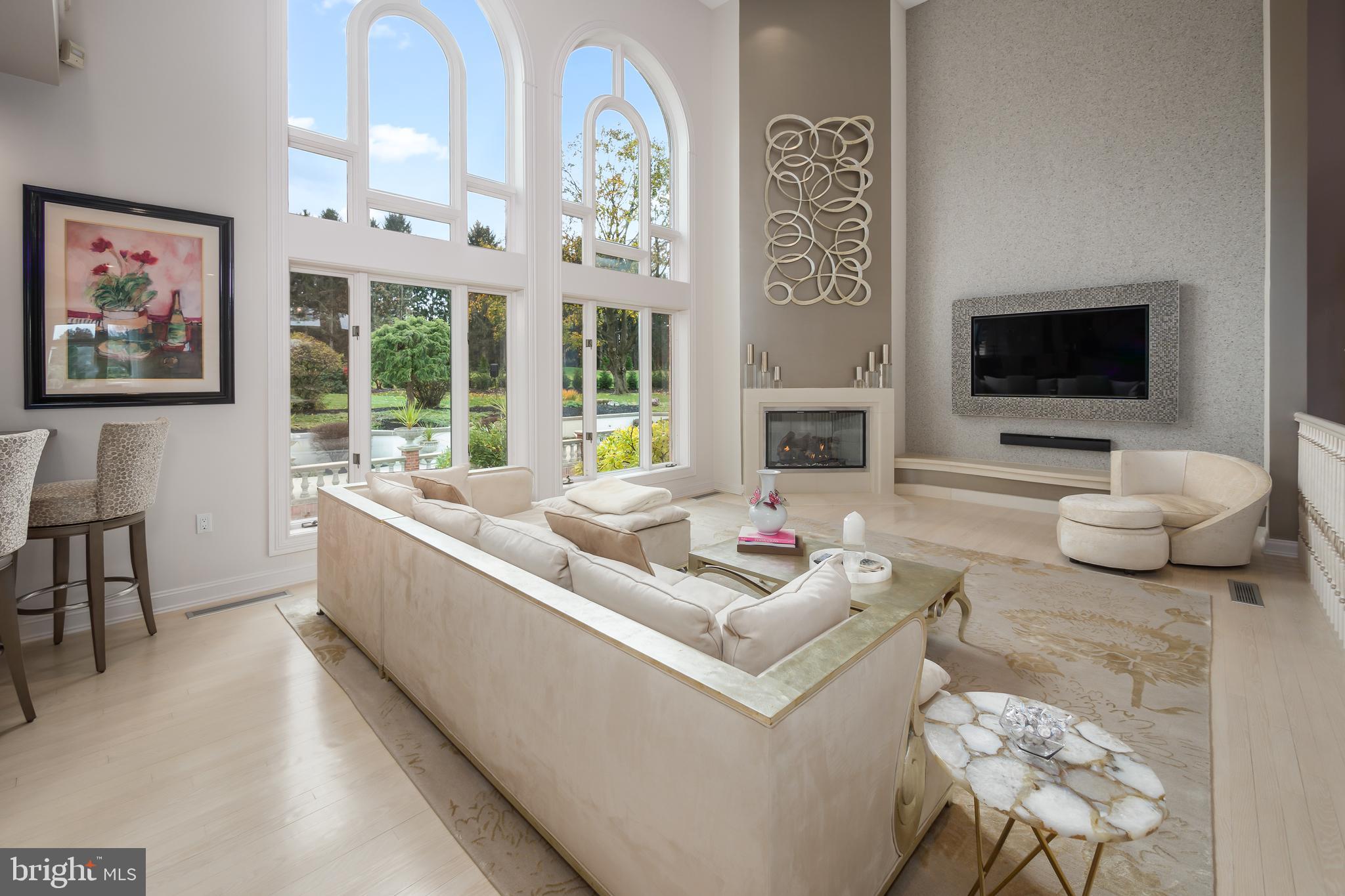 COUNTRY CLUB ESTATES - Residential