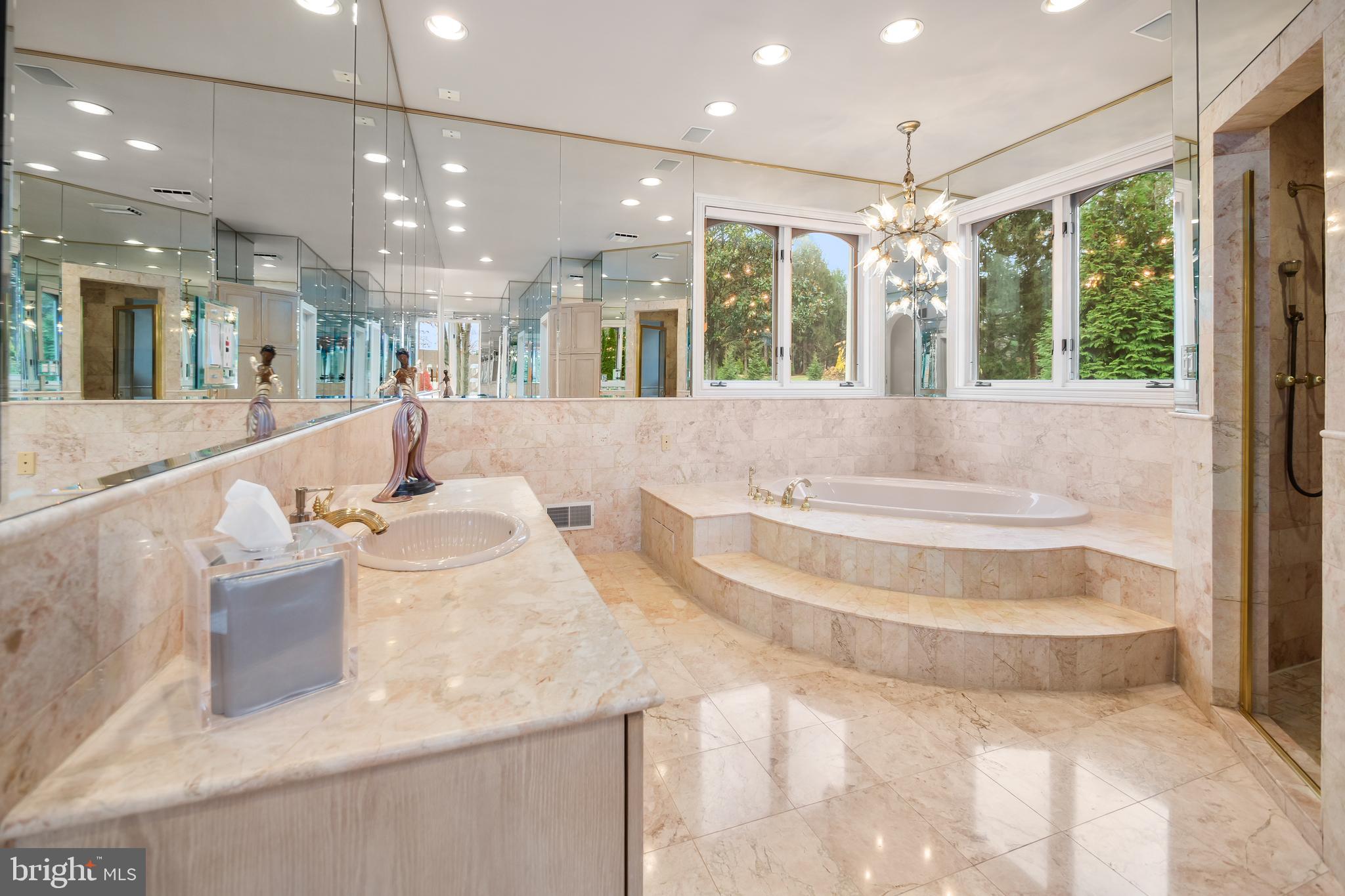 COUNTRY CLUB ESTATES - Residential